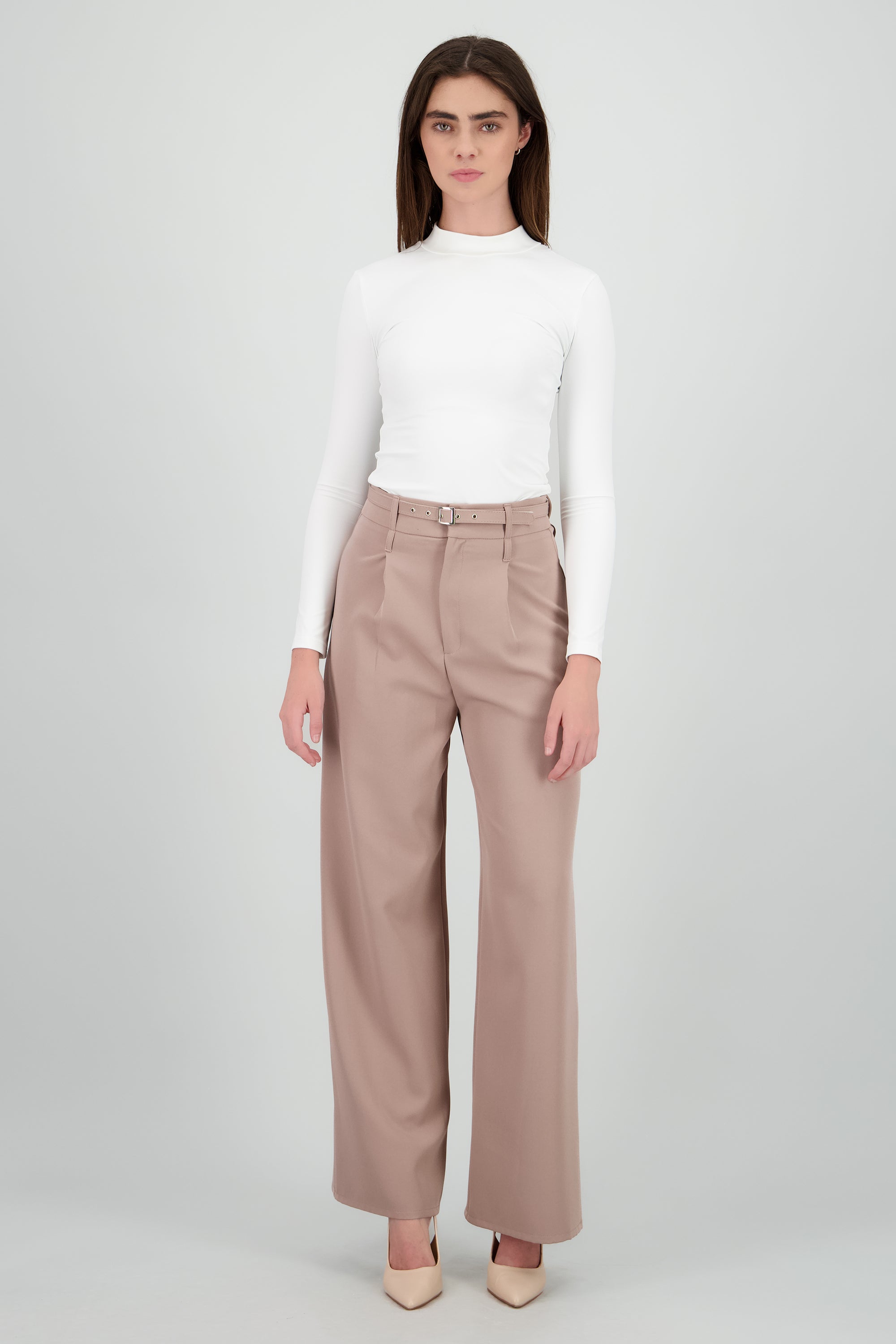 Pantalon amplio detalle cinturon TAUPE