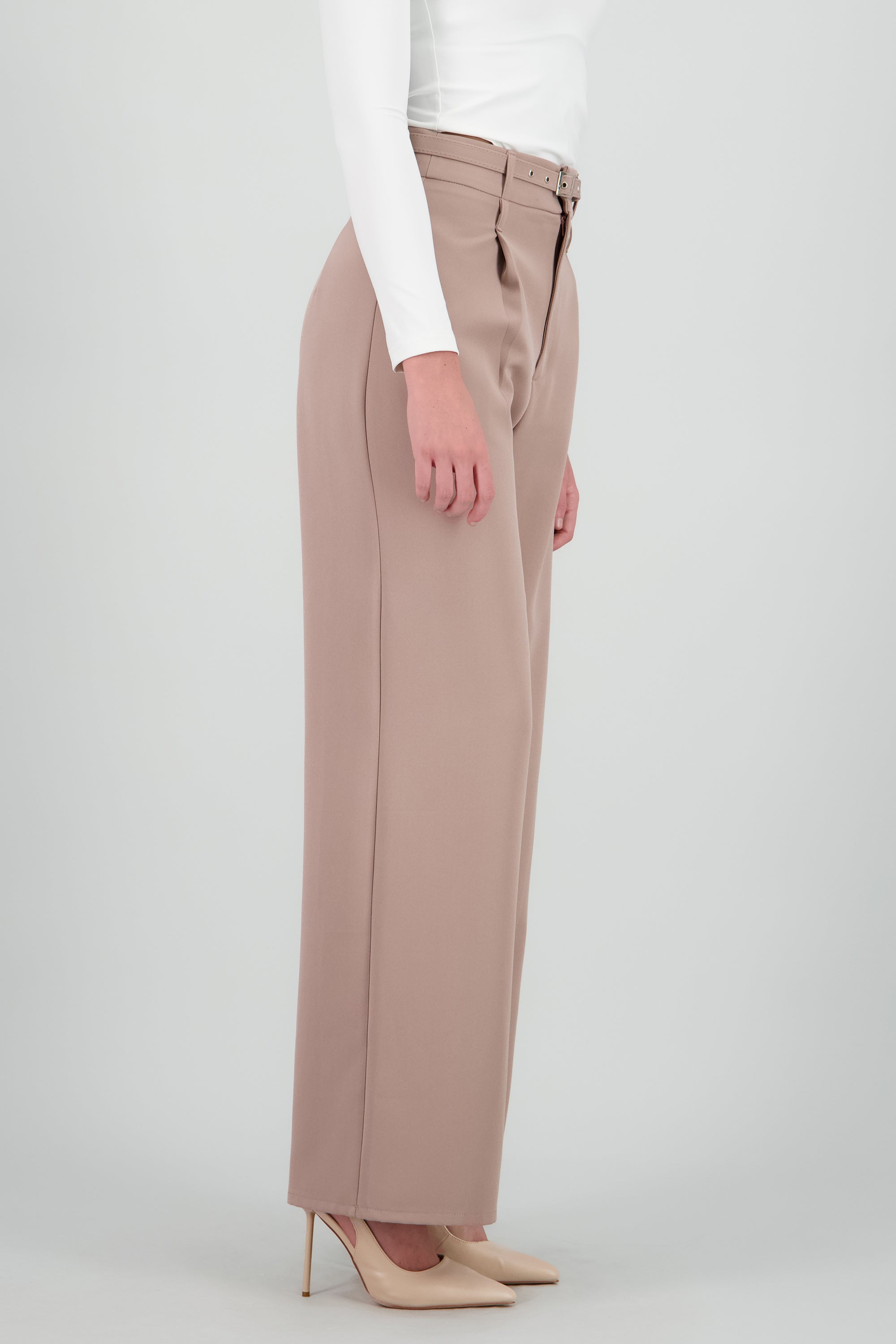 Pantalon amplio detalle cinturon TAUPE