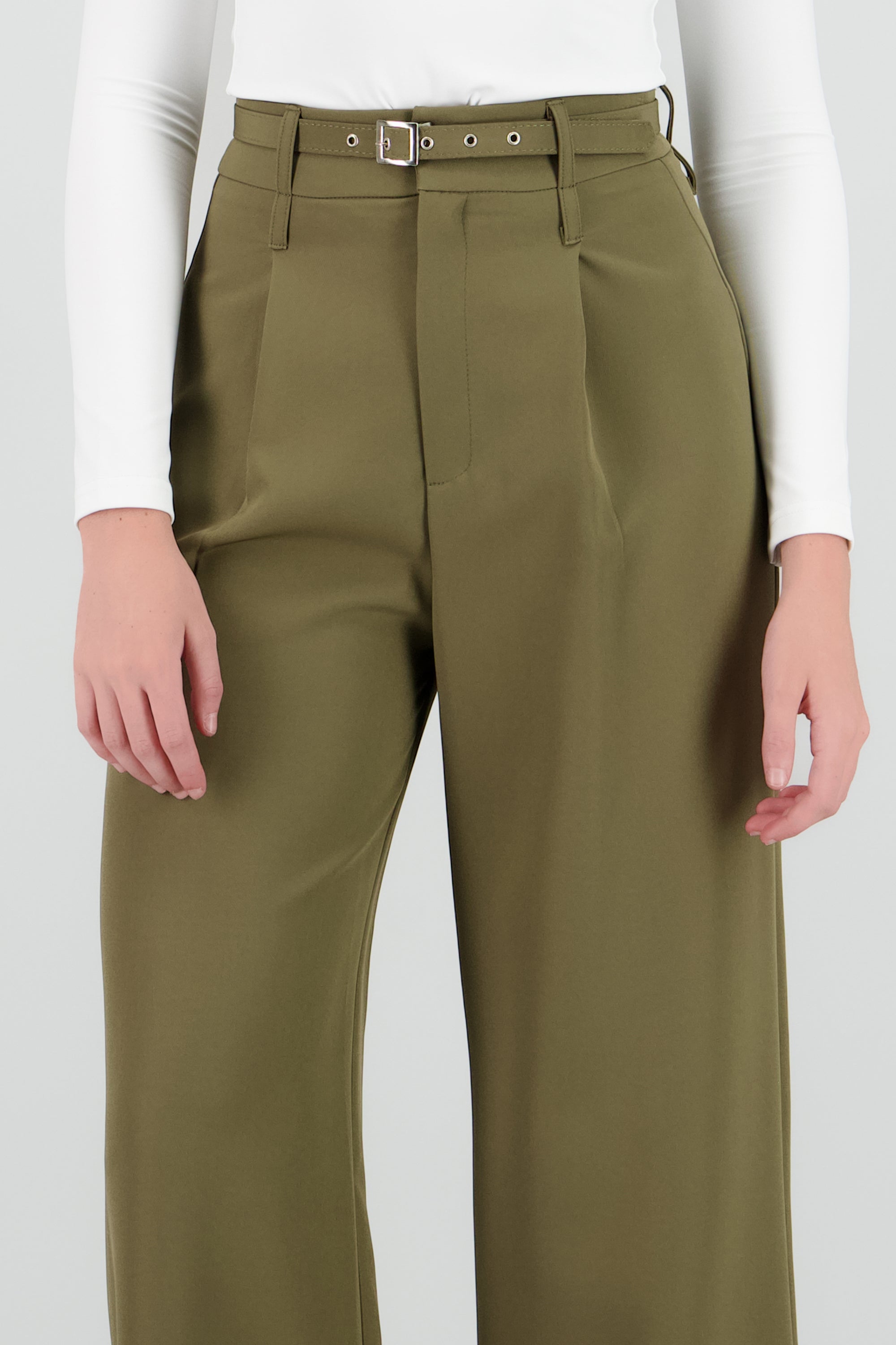 Pantalon amplio detalle cinturon OLIVO