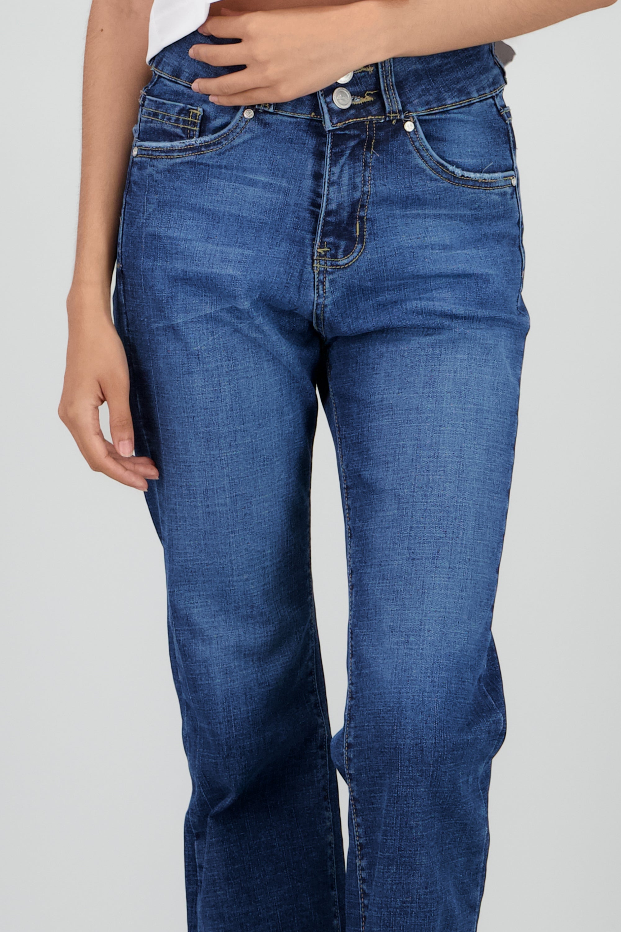 Jeans flare corte básico DARK WASH