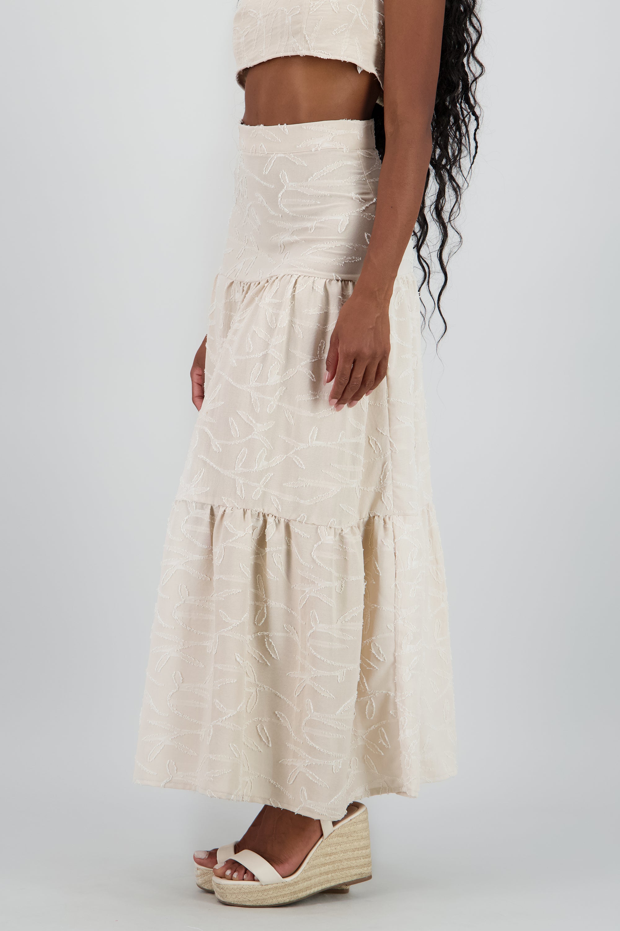Maxi falda cortes olan textura CREMA