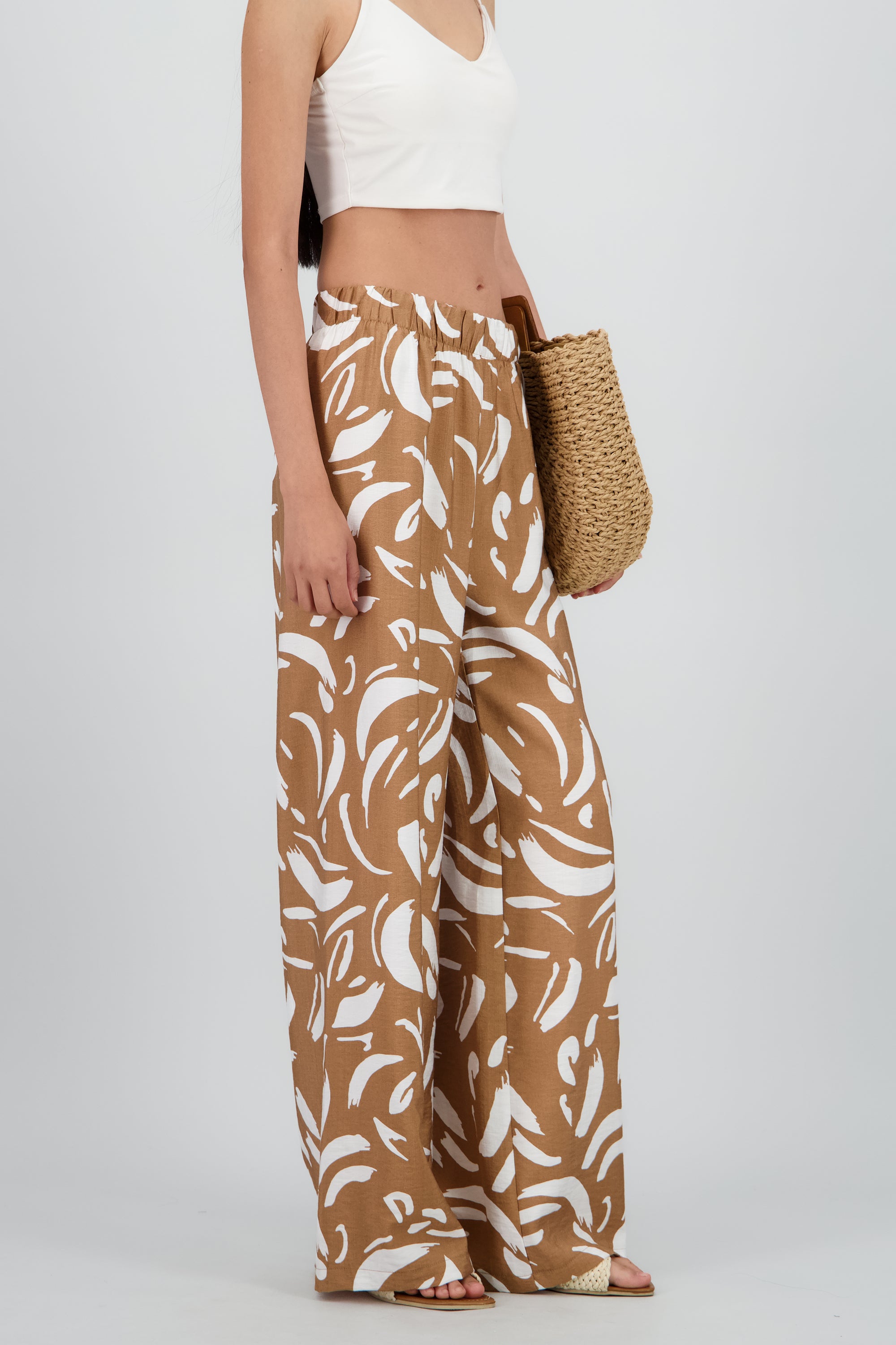 Pantalon amplio detalle resorte estampado figuras KHAKI COMBO