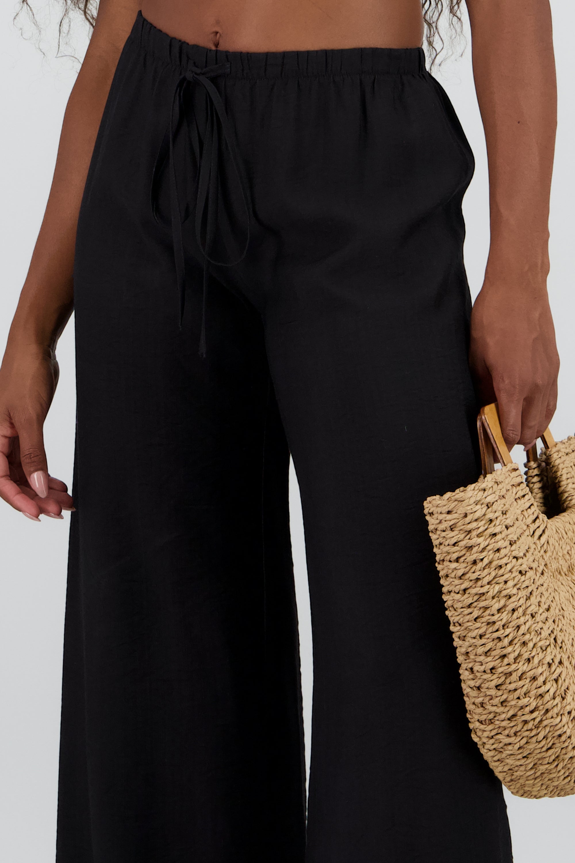 Pantalon wide leg fluido detalle resorte jareta NEGRO