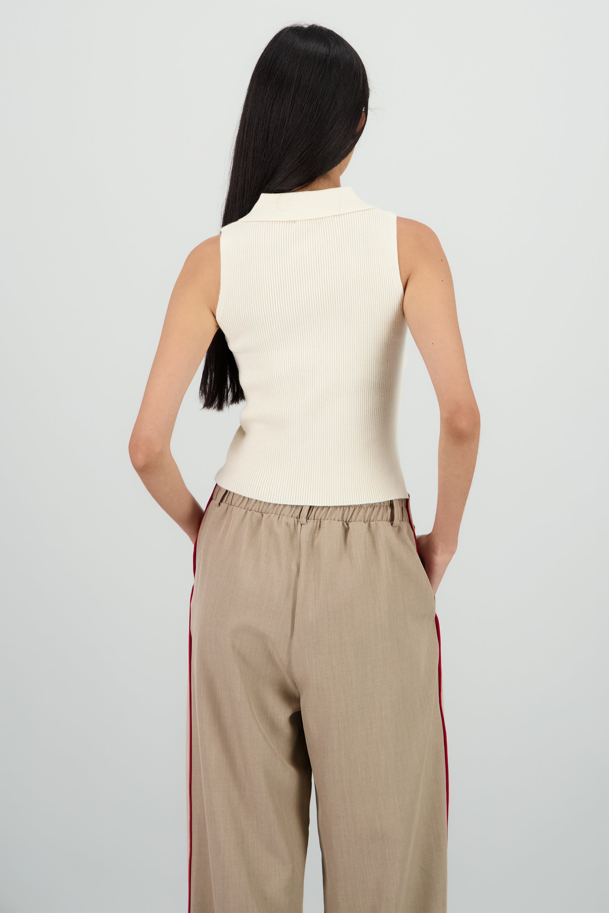 Top tejido cuello polo sin mangas HUESO