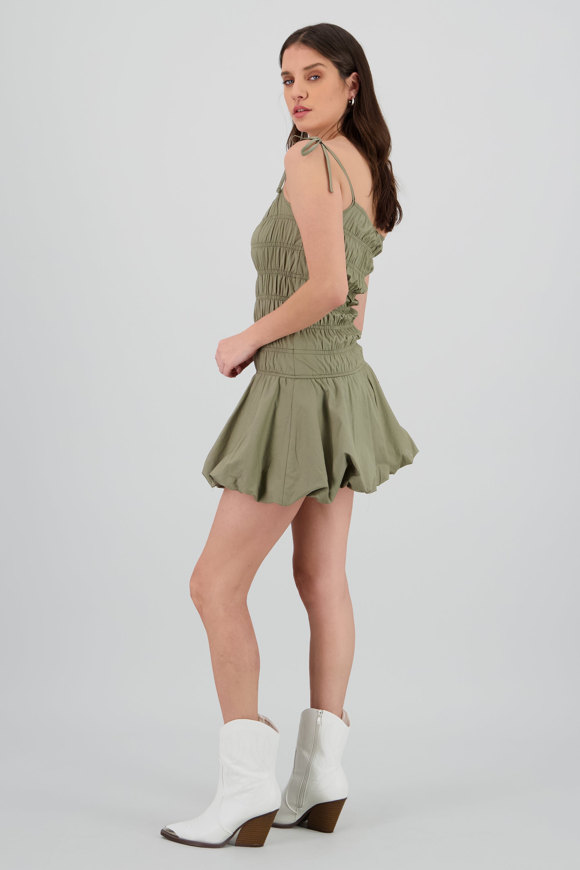 Vestido mini detalle resortes falda globo OLIVO
