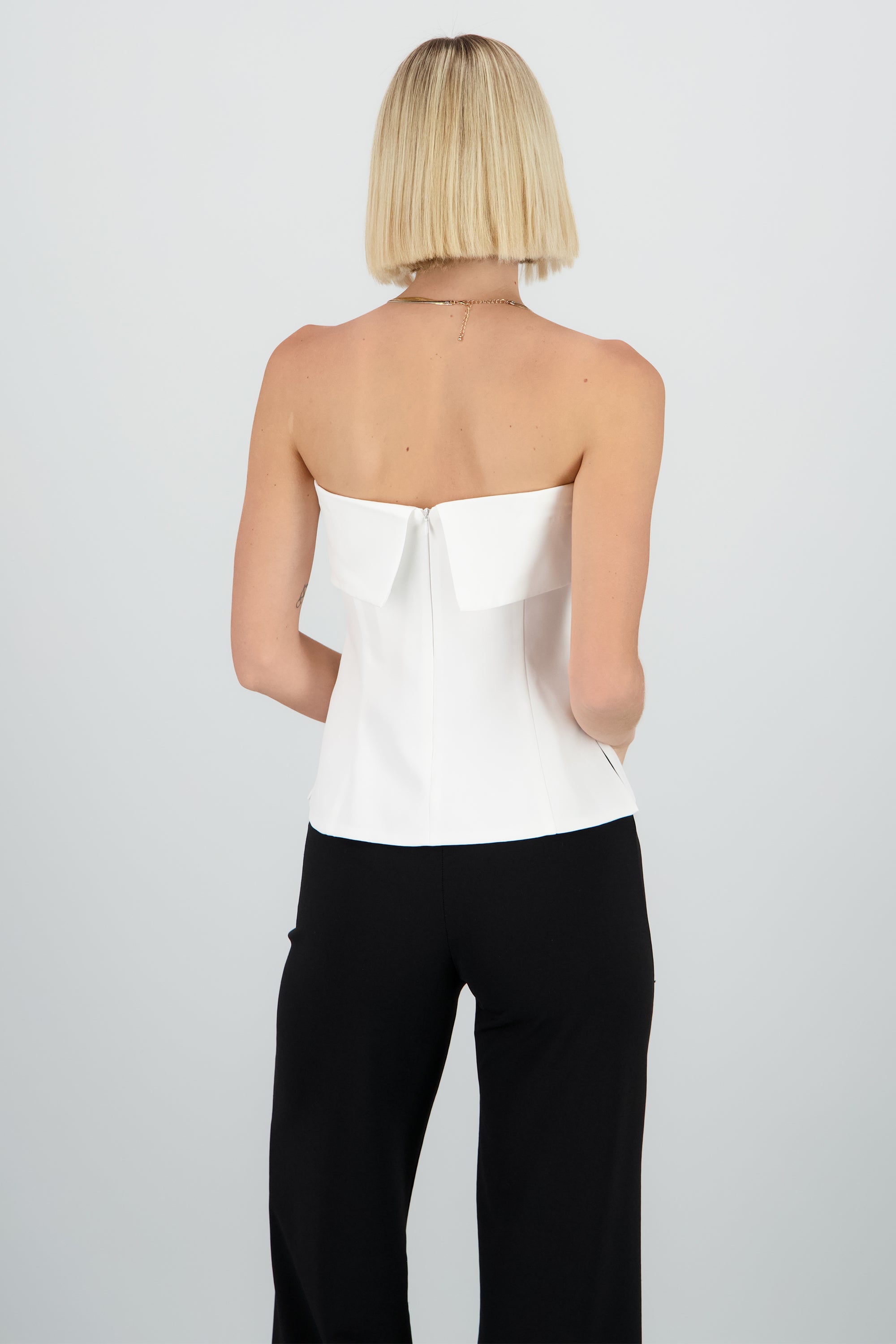 Top strapless con aberturas en los costados BLANCO
