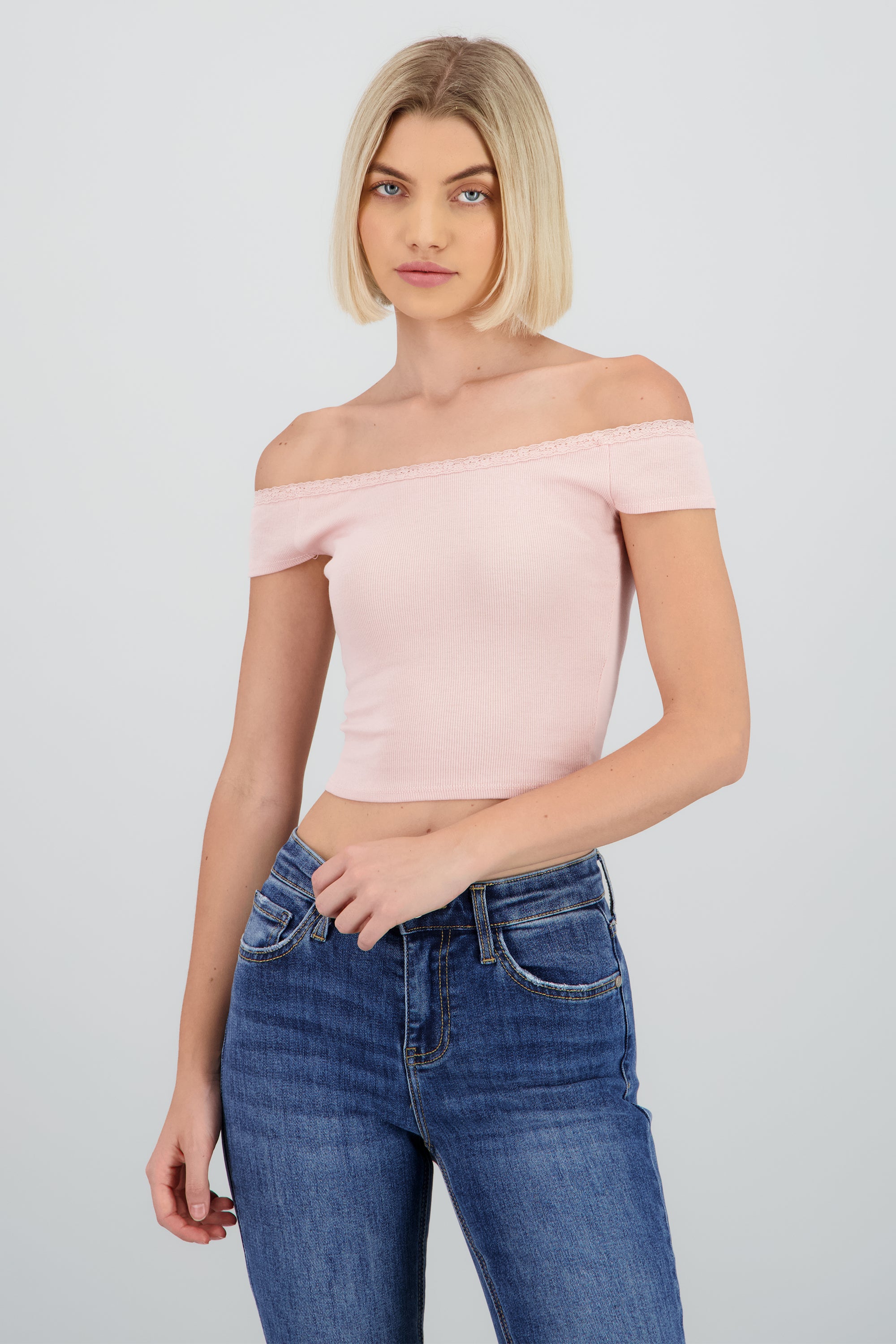 Top off shoulder con detalle en encaje ROSA PASTEL
