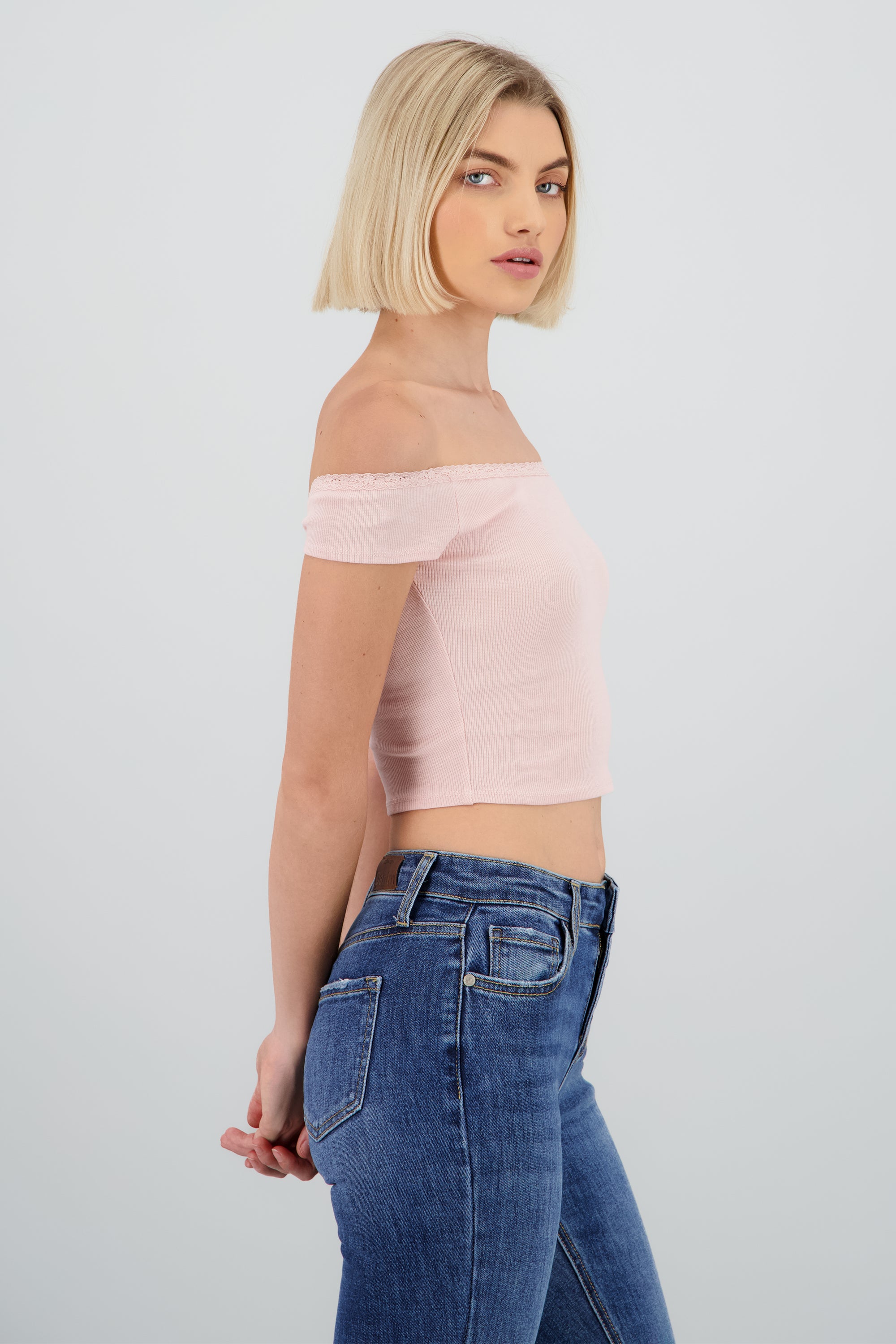 Top off shoulder con detalle en encaje ROSA PASTEL