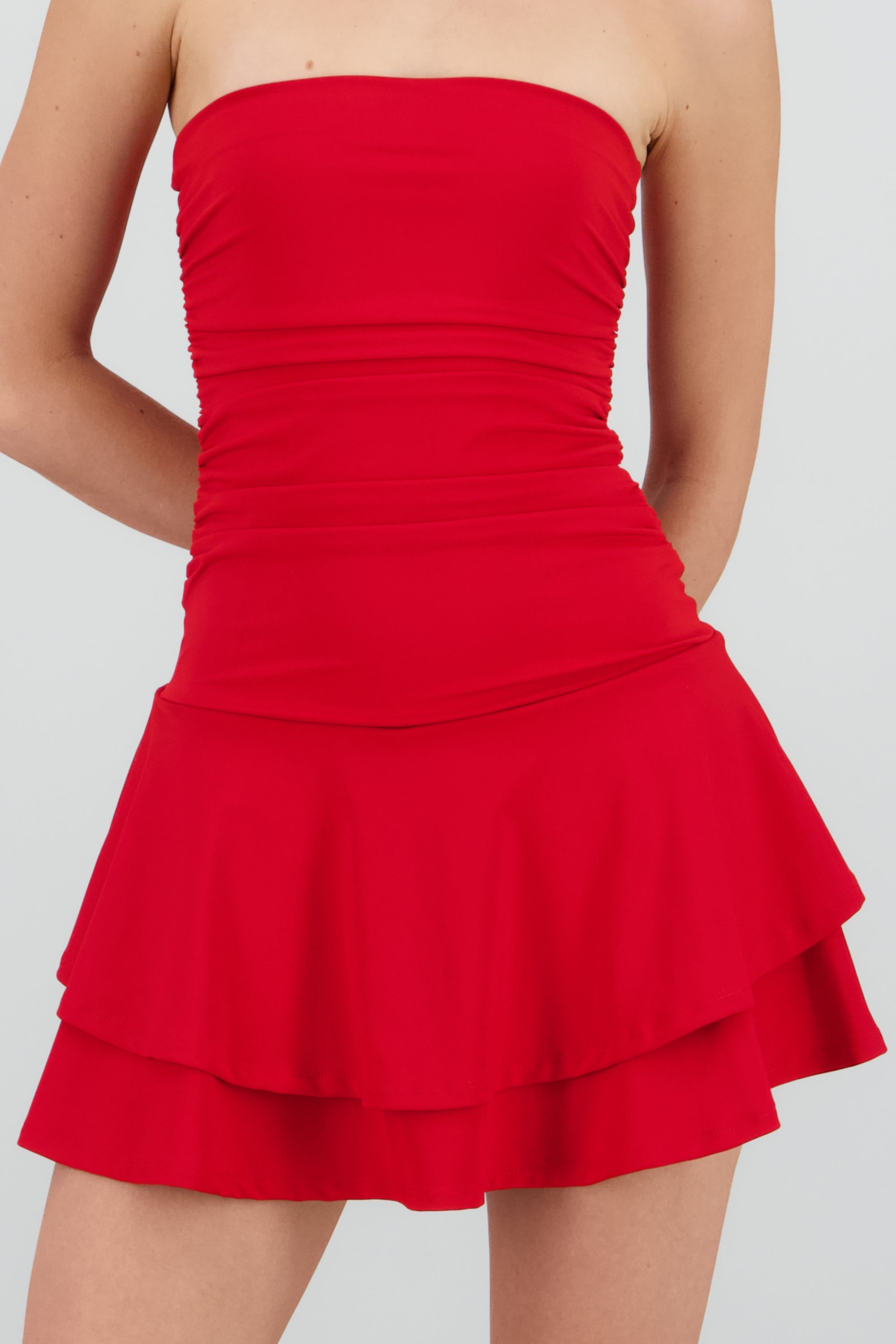 Vestido mini drapeado strapless ROJO