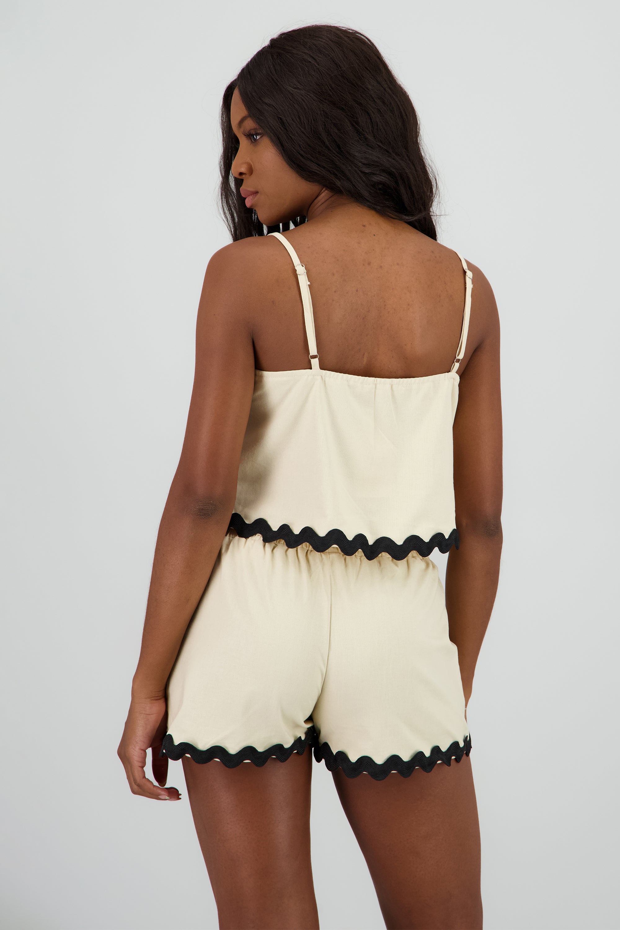 Blusa tirantes detalle contraste CREMA