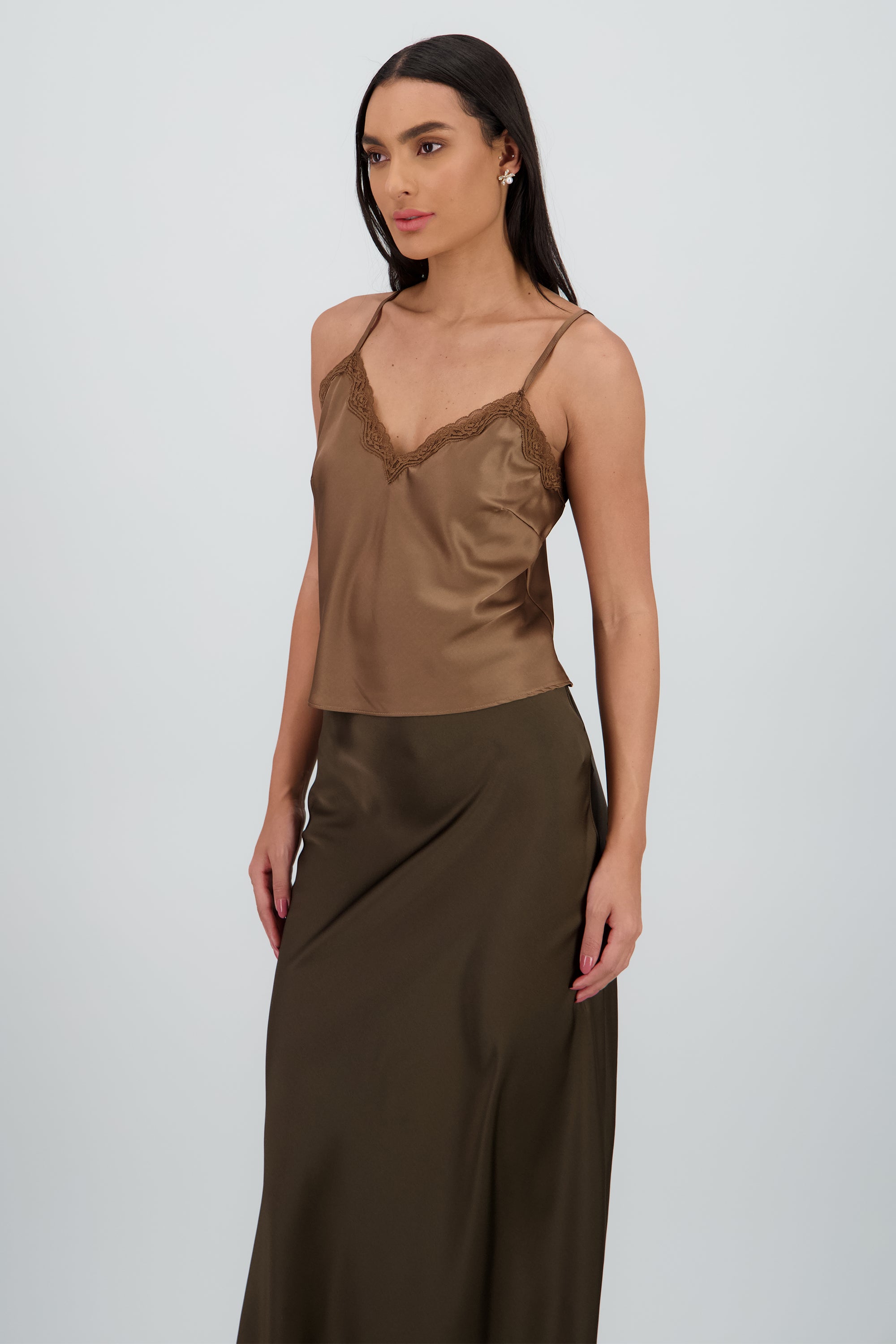 Blusa tirantes santin con detalle en encaje CHOCOLATE