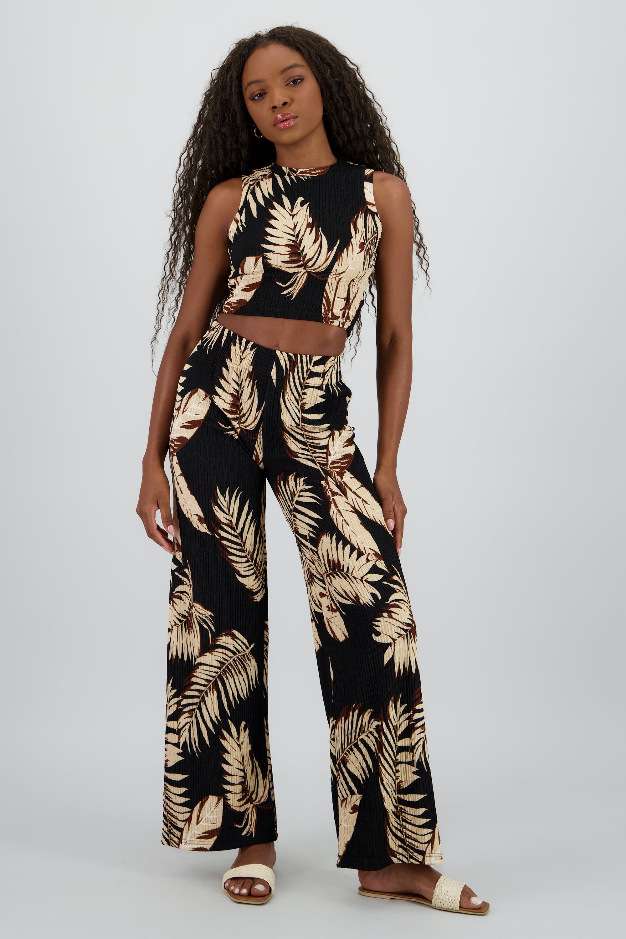 Pantalon con estampado tropical NEGRO COMBO