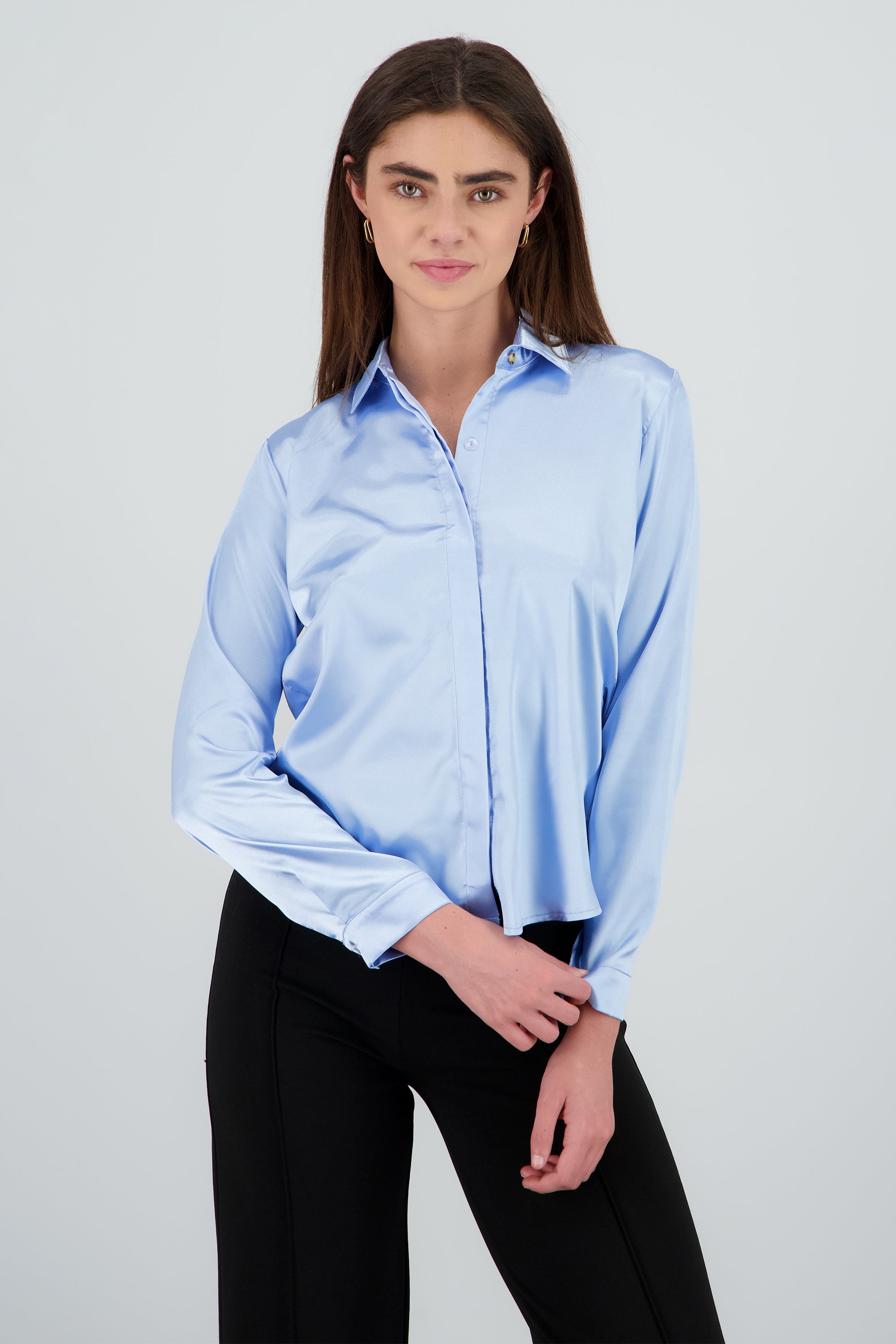 Camisa manga larga cuello detalle satinado AZUL PASTEL