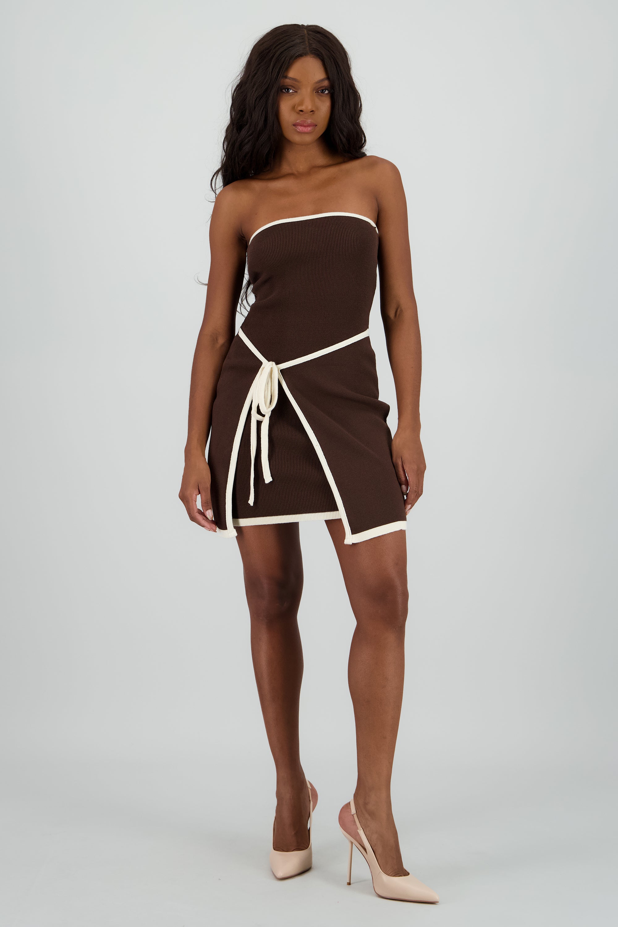 Vestido strapless detalle contraste lazo CHOCOLATE