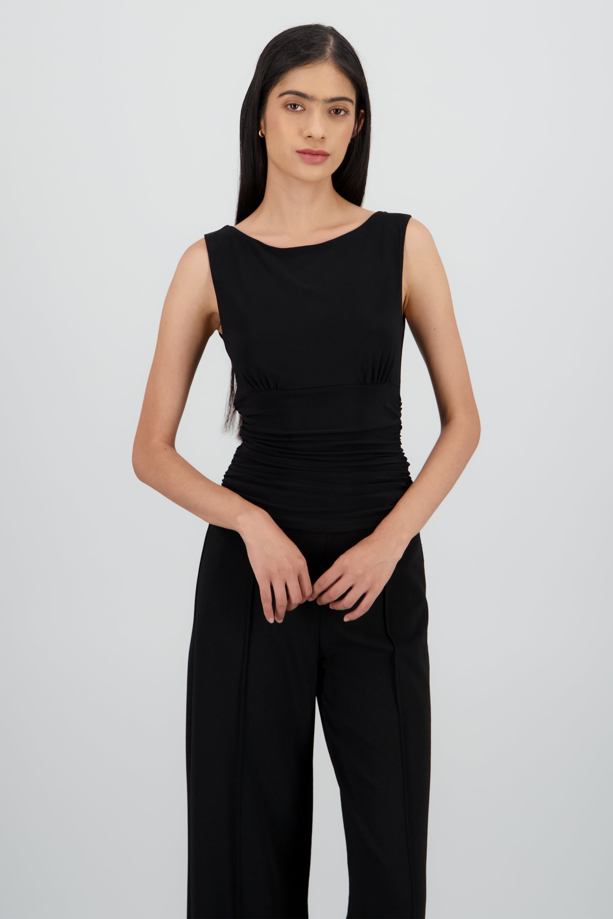 Blusa sin mangas cuello redondo frunces lateral NEGRO