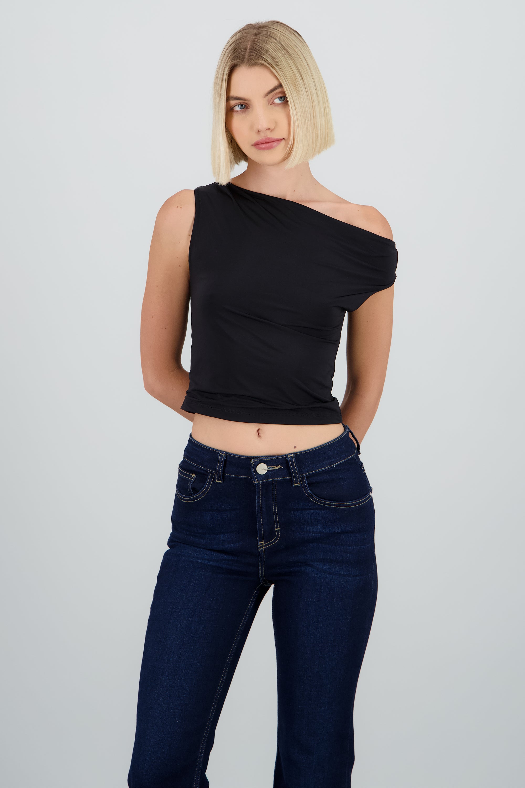 Top detalle tirante volteado licra tacto suave NEGRO