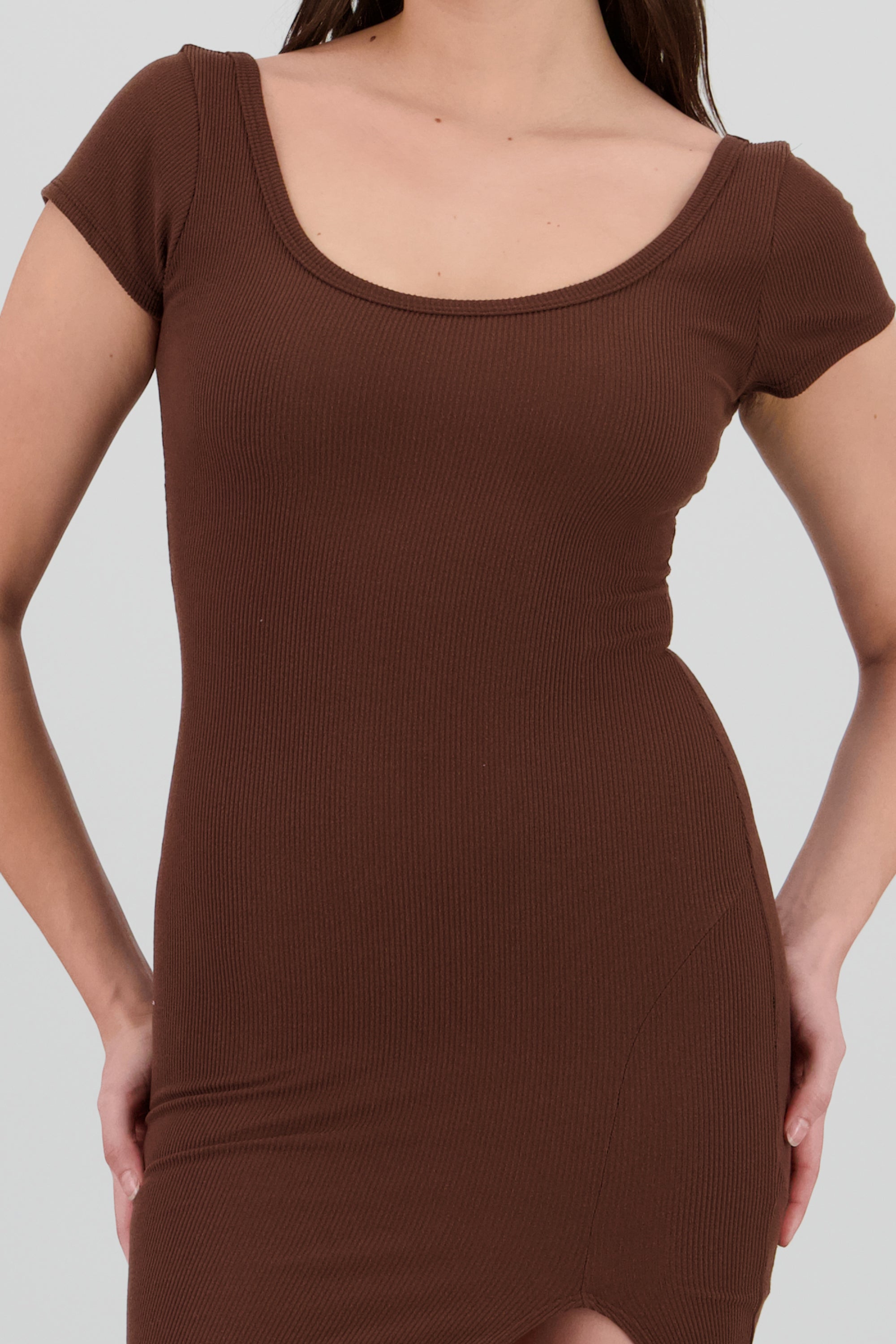 Vestido midi manga corta rib CAFE OBSCURO