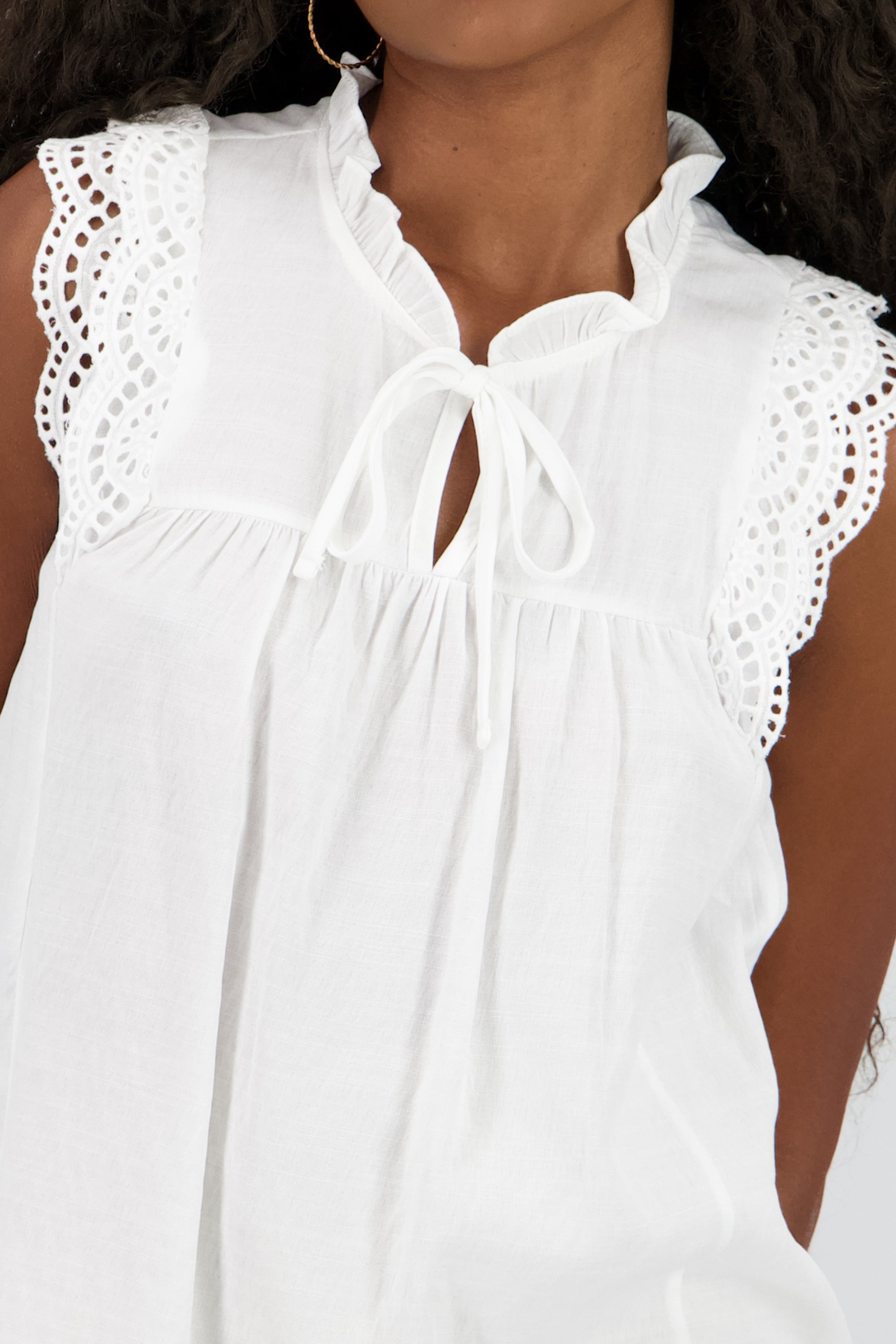 Blusa larga detalle encaje BLANCO