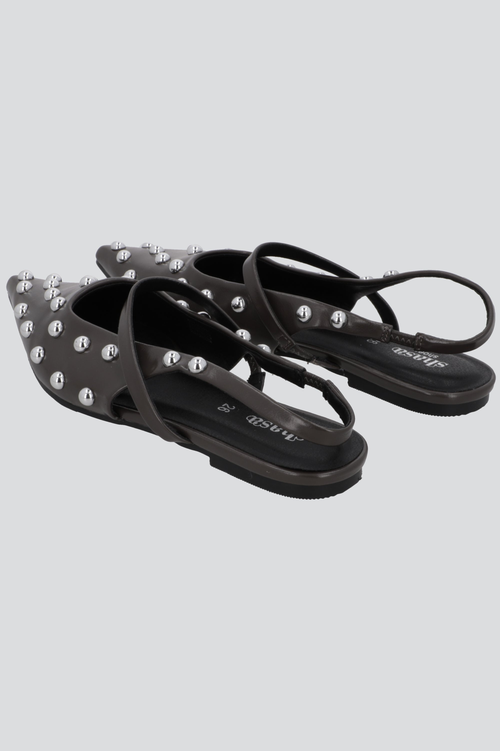 Flat pointy studs redondos OLIVO