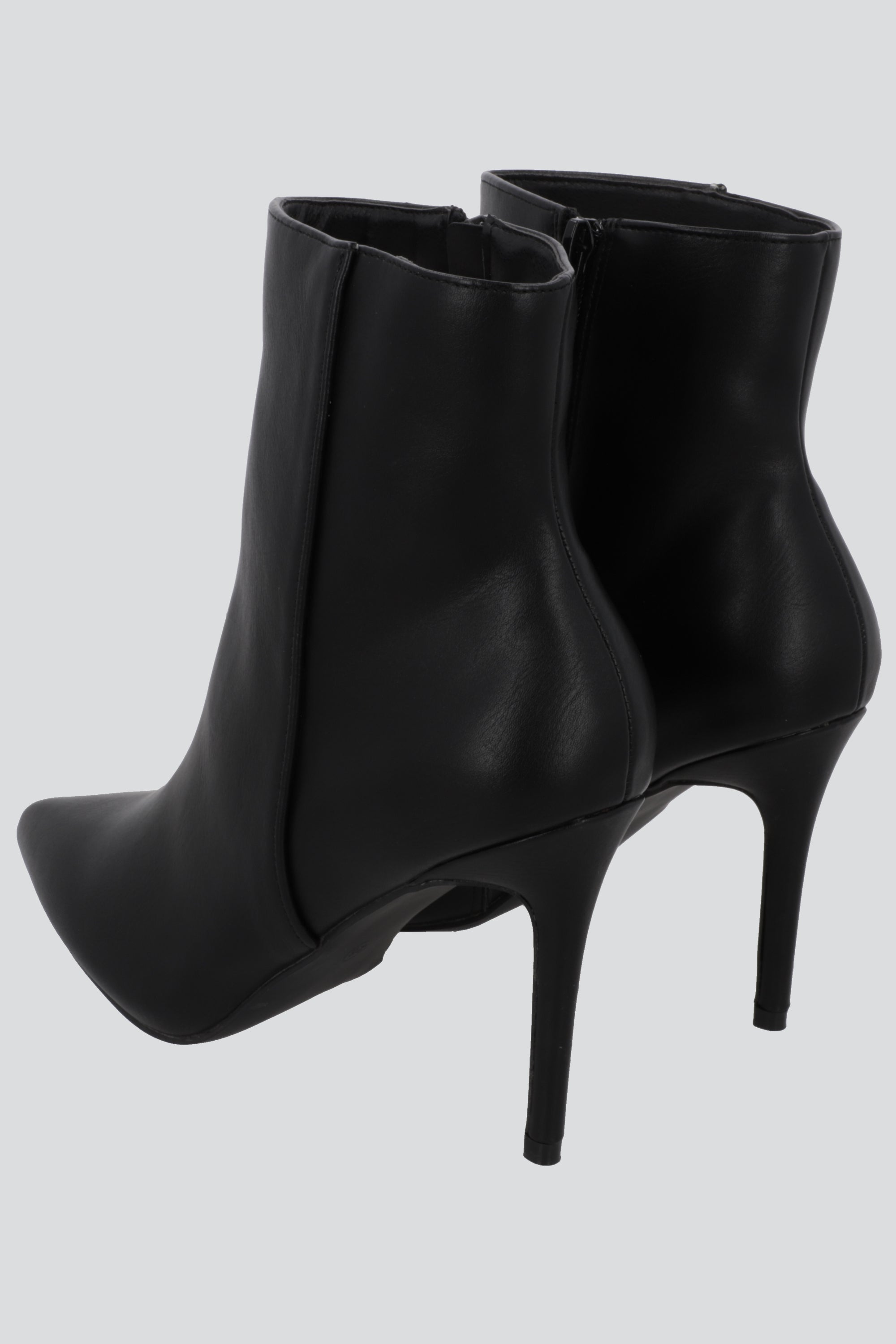 Botin pointy basico NEGRO