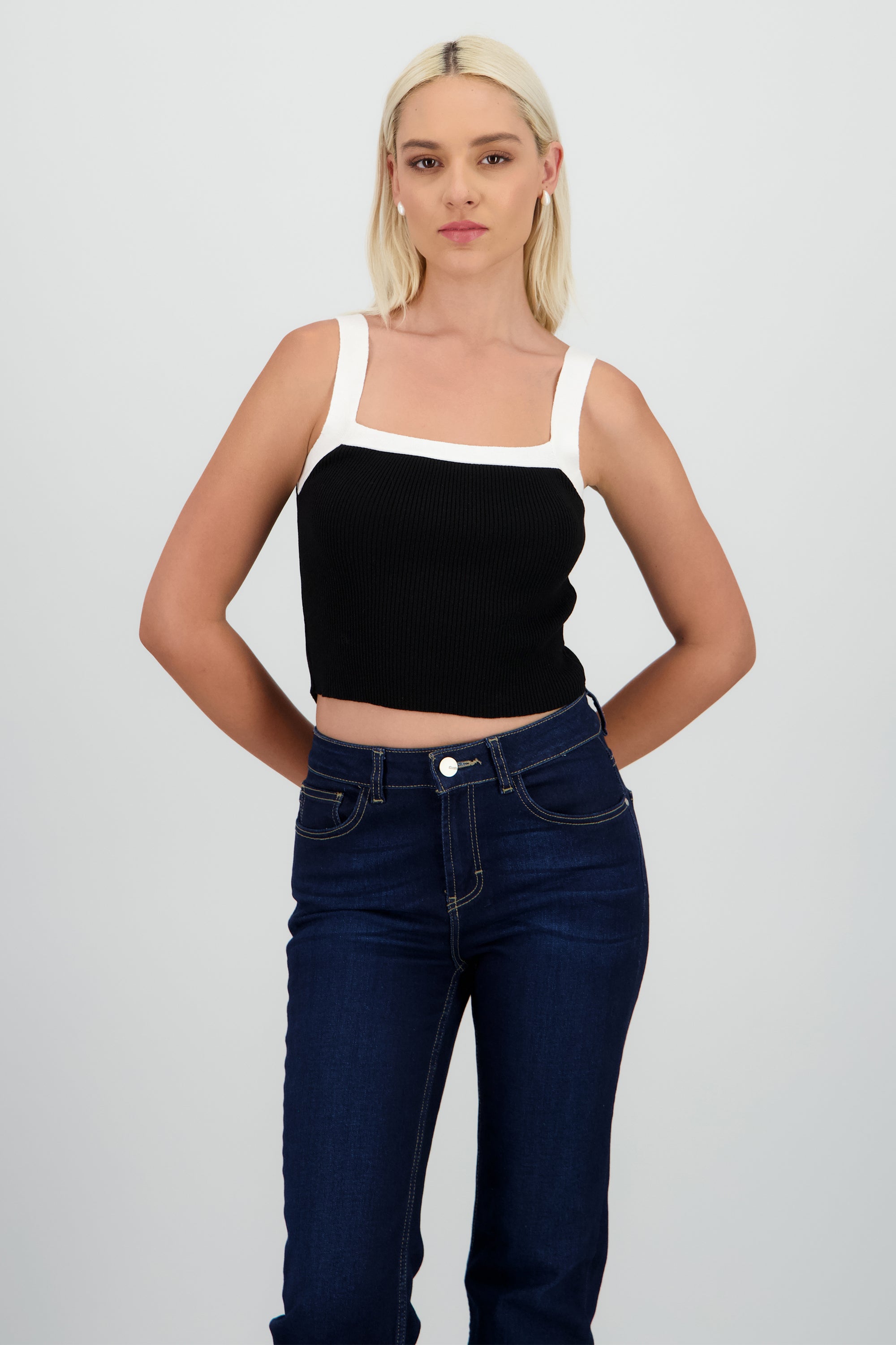Top contraste tirantes NEGRO COMBO