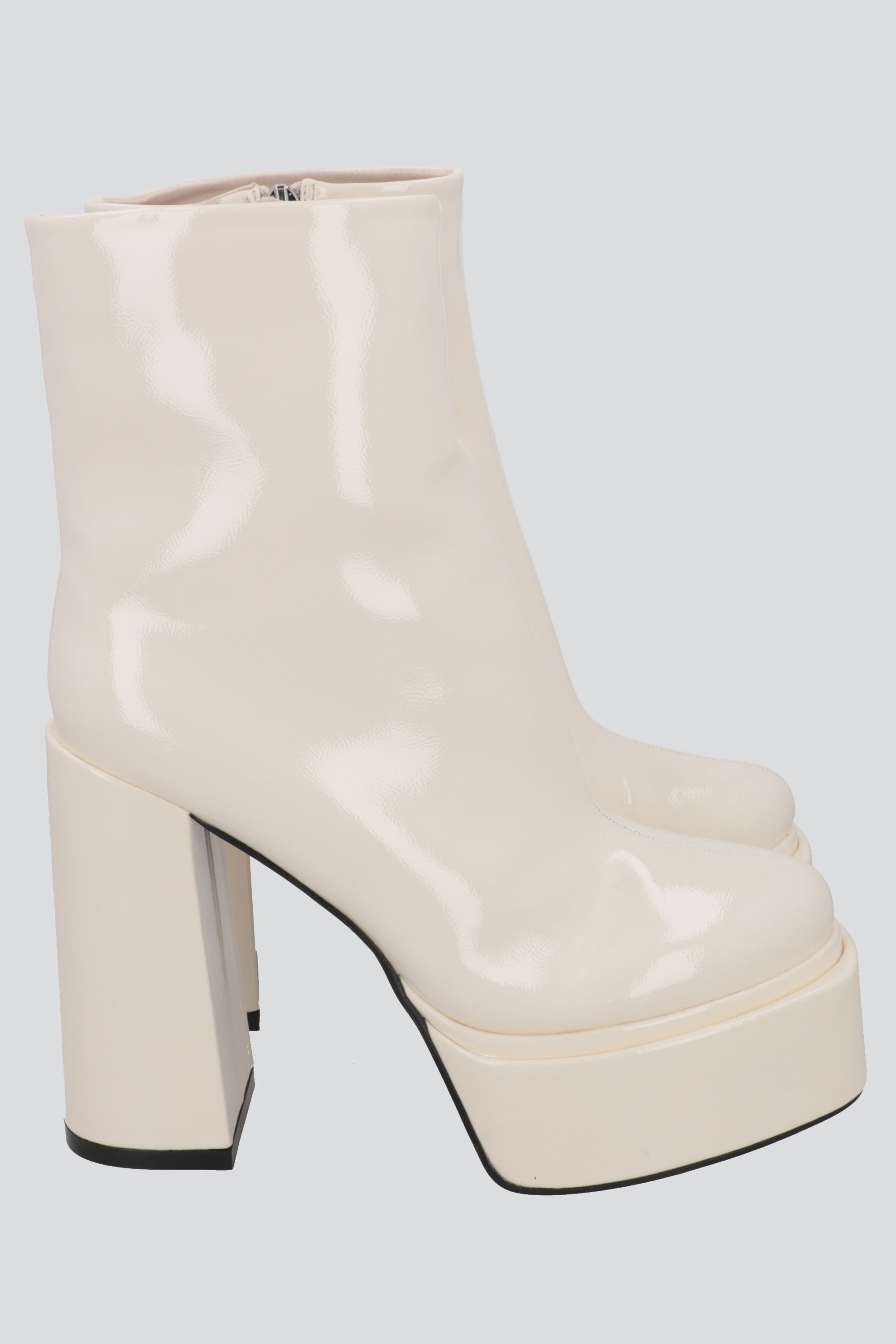 Botin charol mega plataforma HUESO