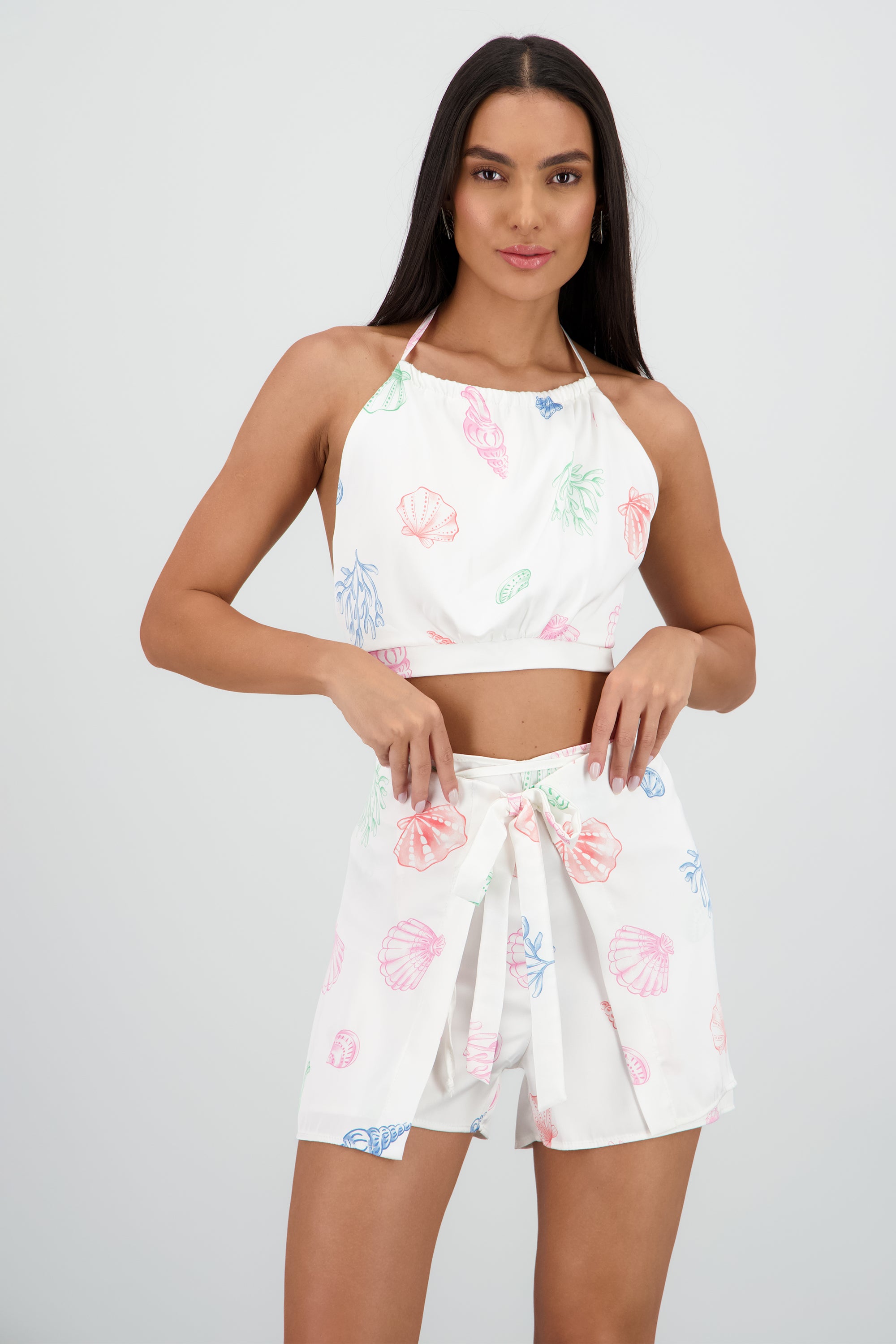 Top halter estampado conchas BLANCO COMBO