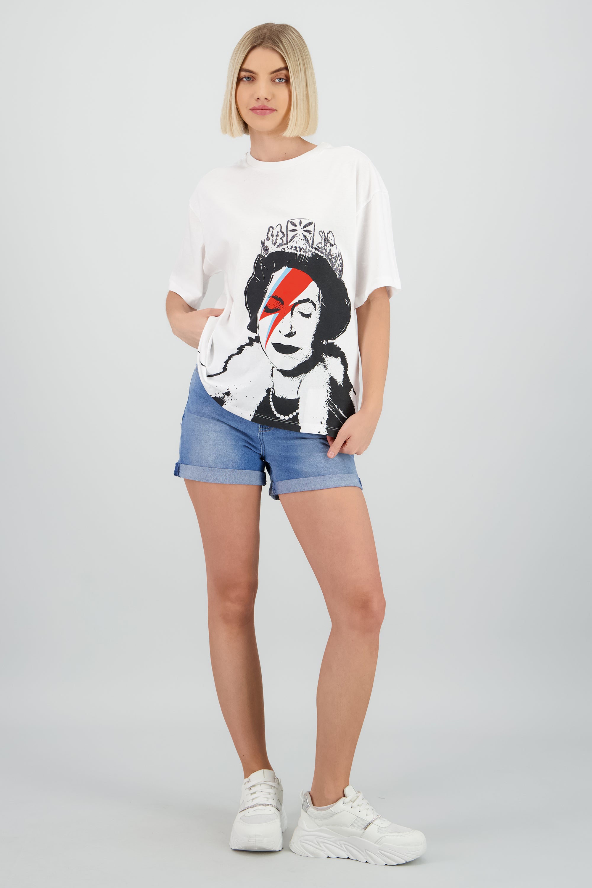 Playera banksy reina manga corta BLANCO