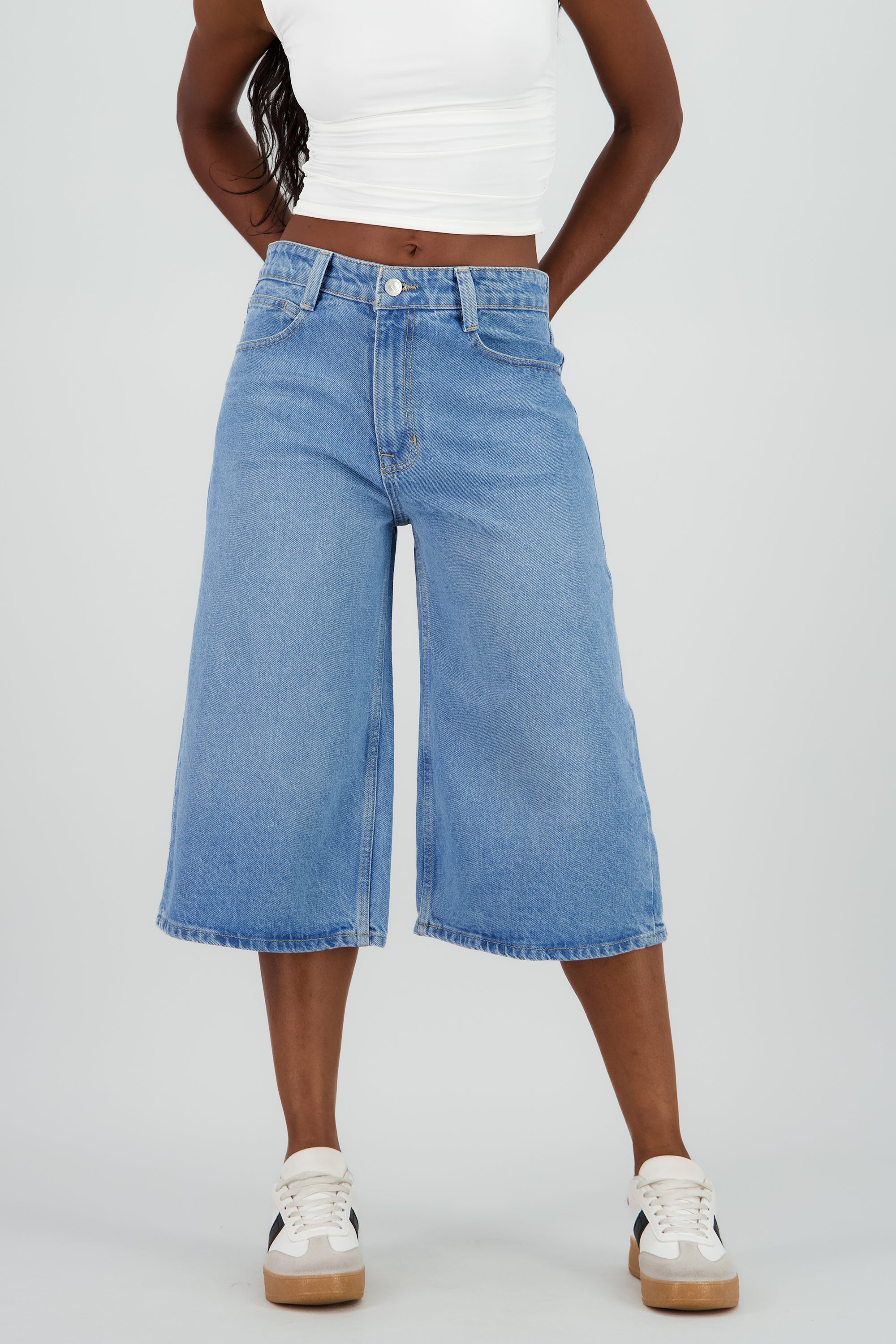 Jort mid rise MEDIUM WASH