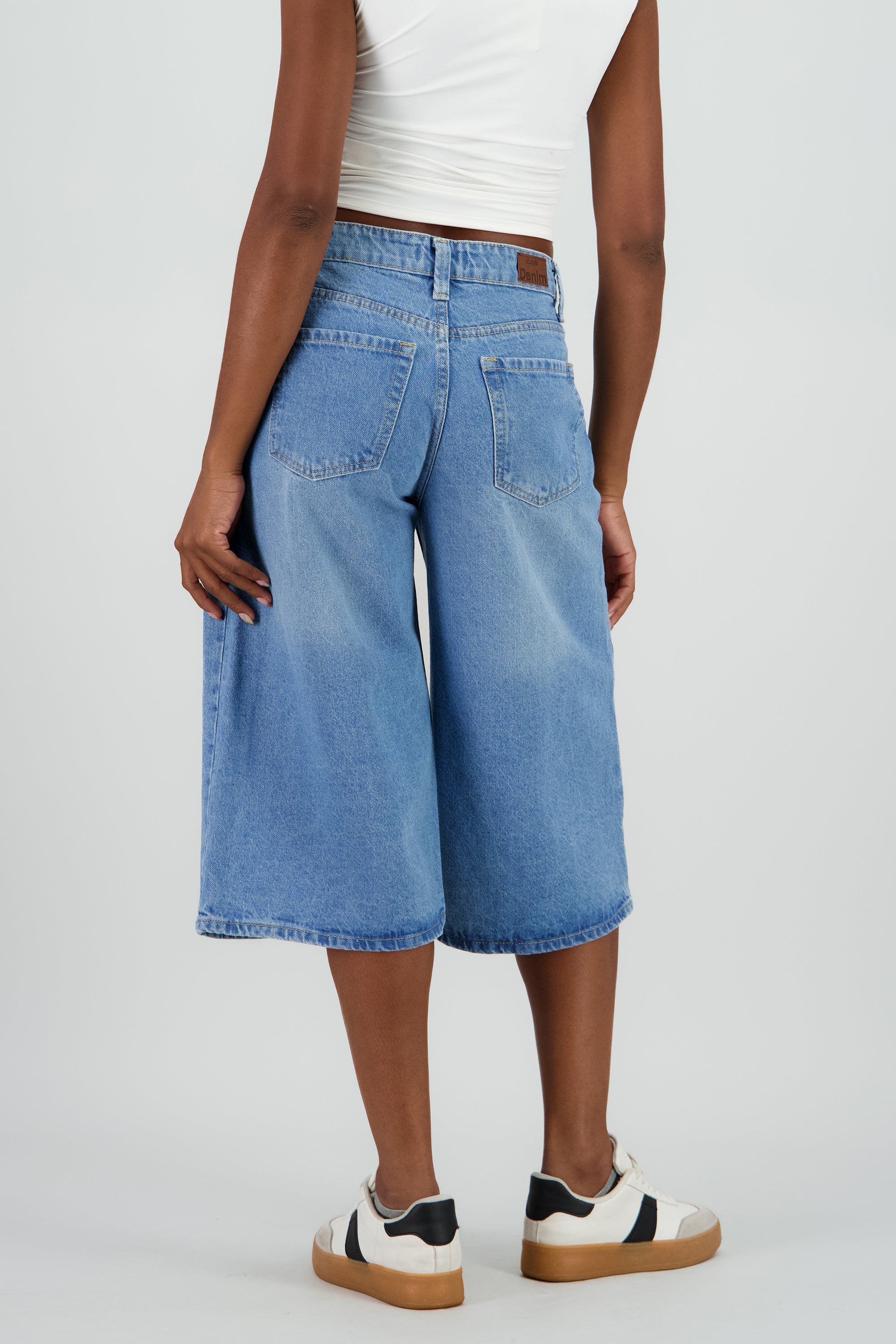Jort mid rise MEDIUM WASH
