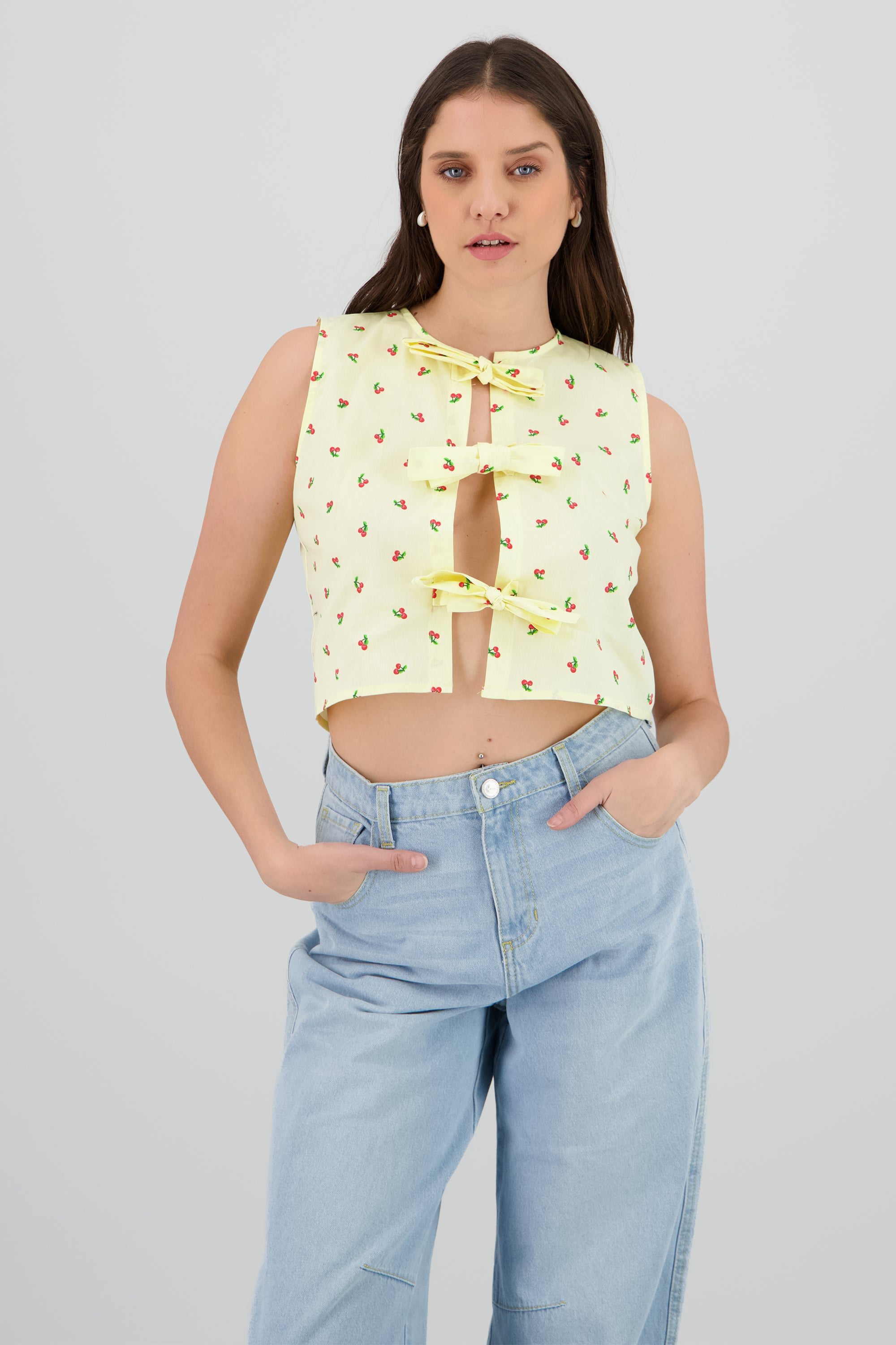 Blusa sin manga detalle lazos cerezas AMARILLO PASTEL