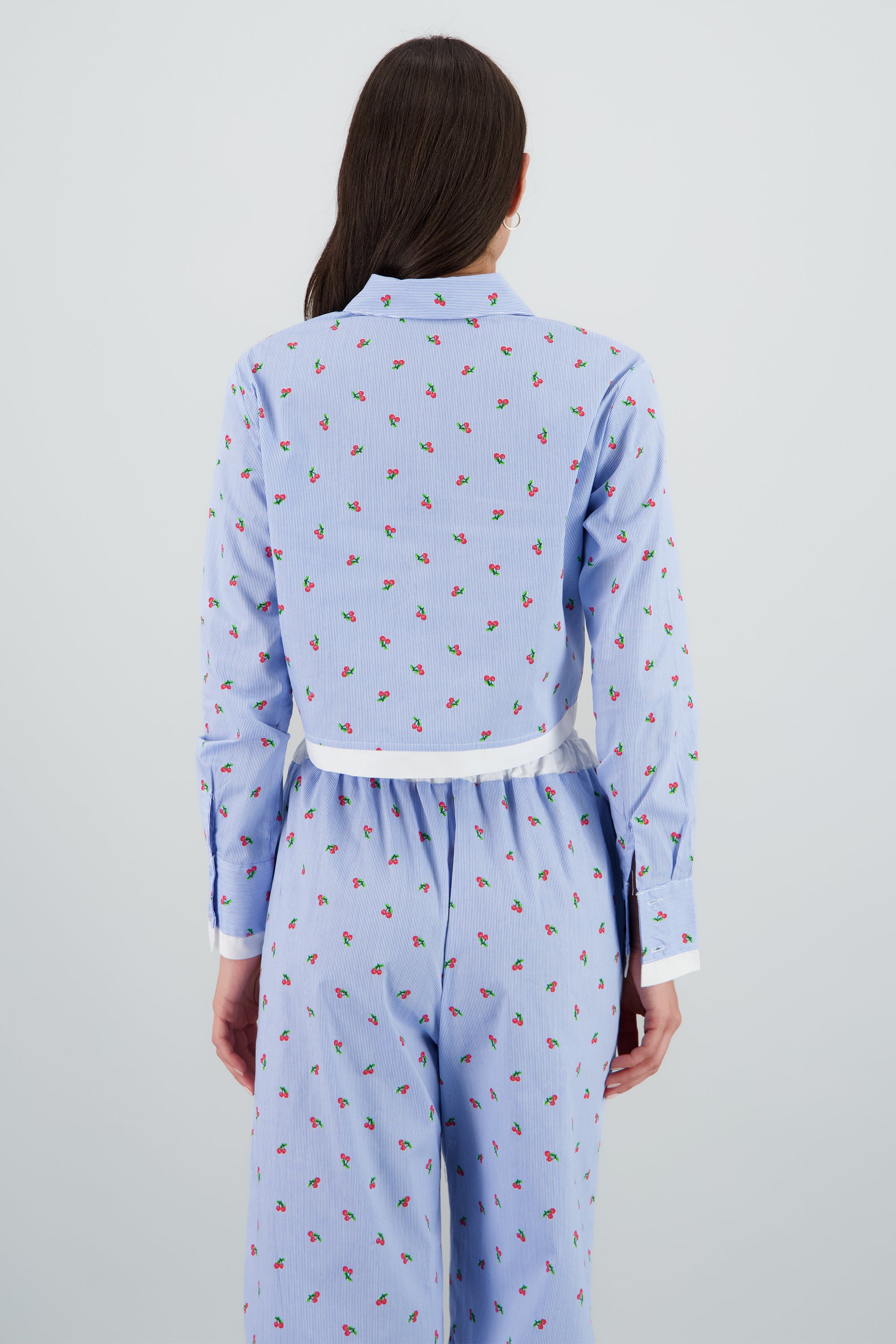 Camisa manga larga crop con bolsas AZUL COMBO