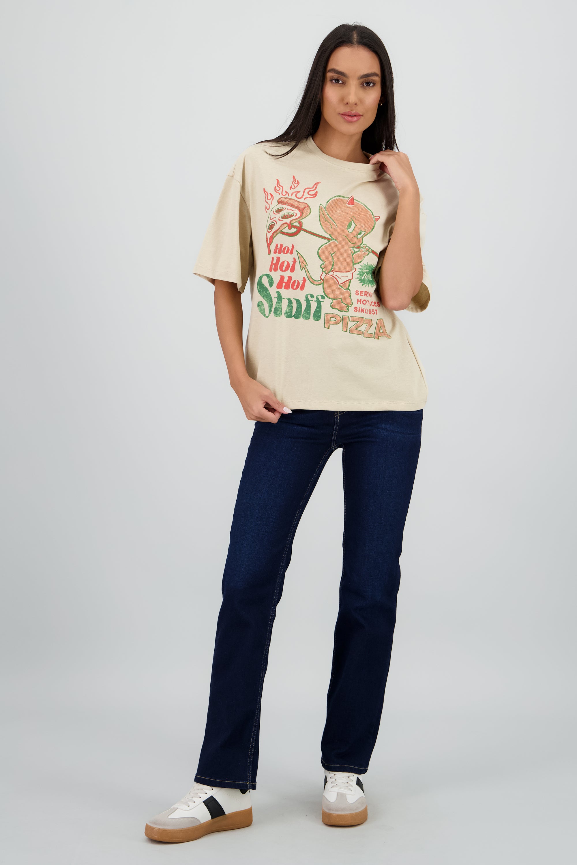 Playera over hot stuff pizza ARENA