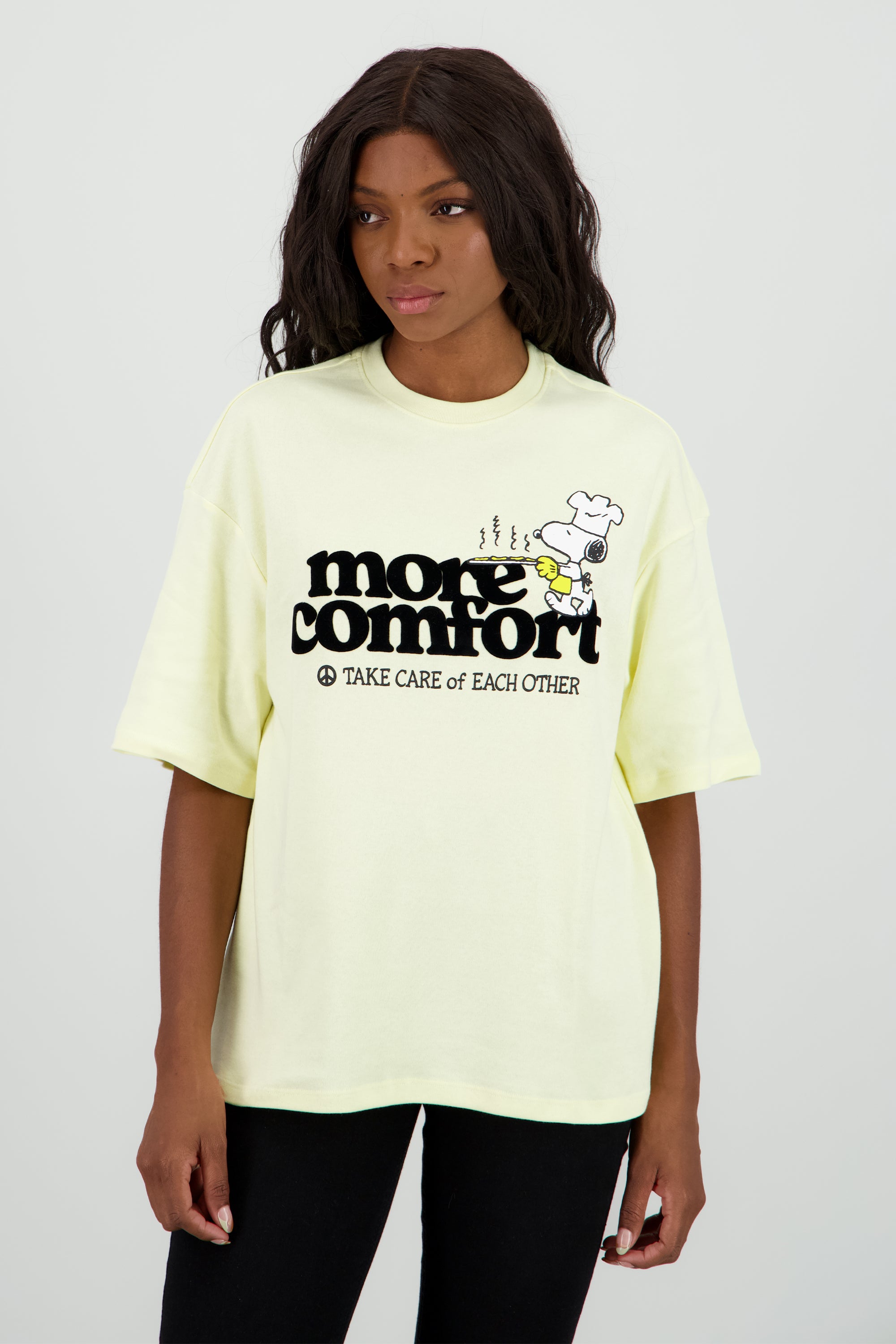 Playera overs Snoopy chef AMARILLO PASTEL