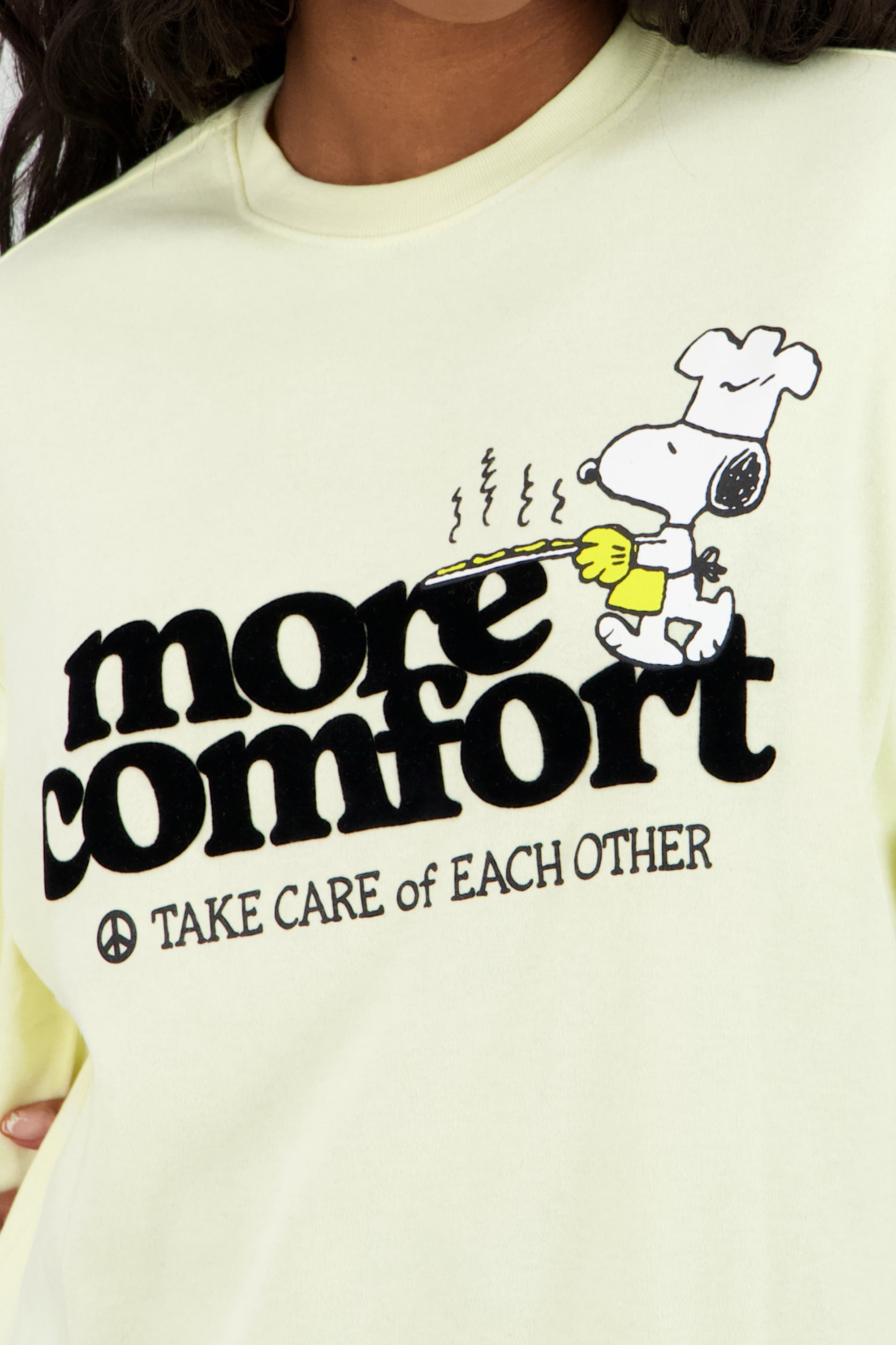 Playera overs Snoopy chef AMARILLO PASTEL