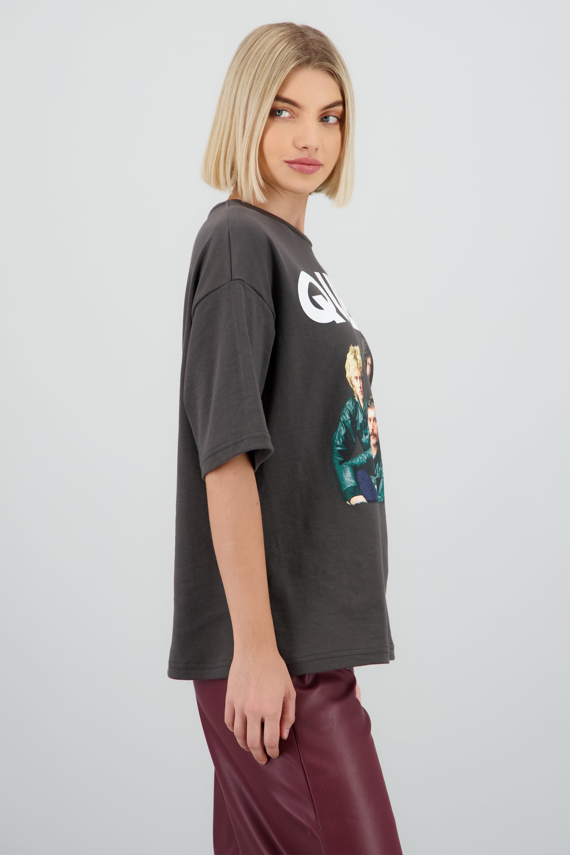Playera over Queen foto GRIS OBSCURO