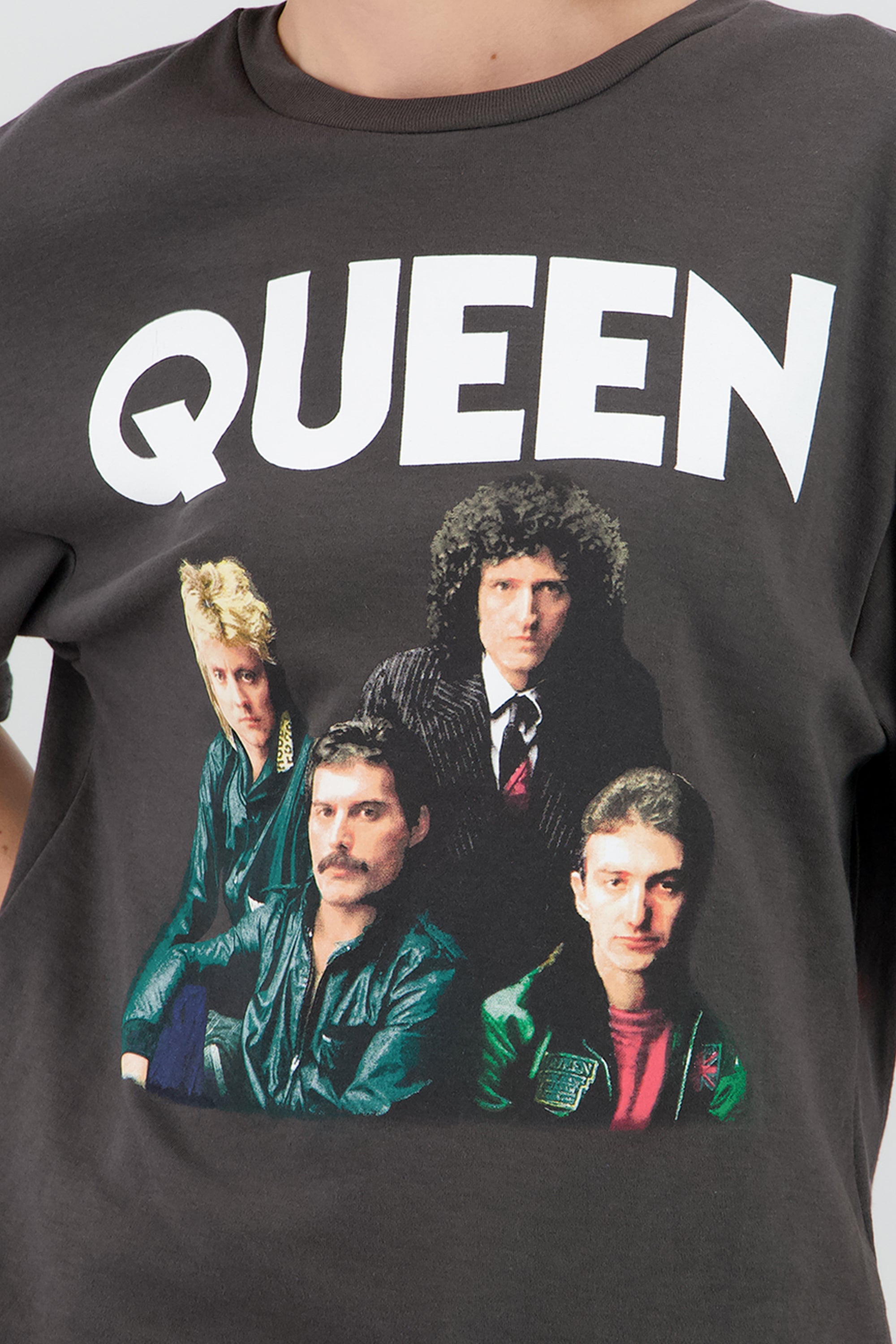 Playera over Queen foto GRIS OBSCURO