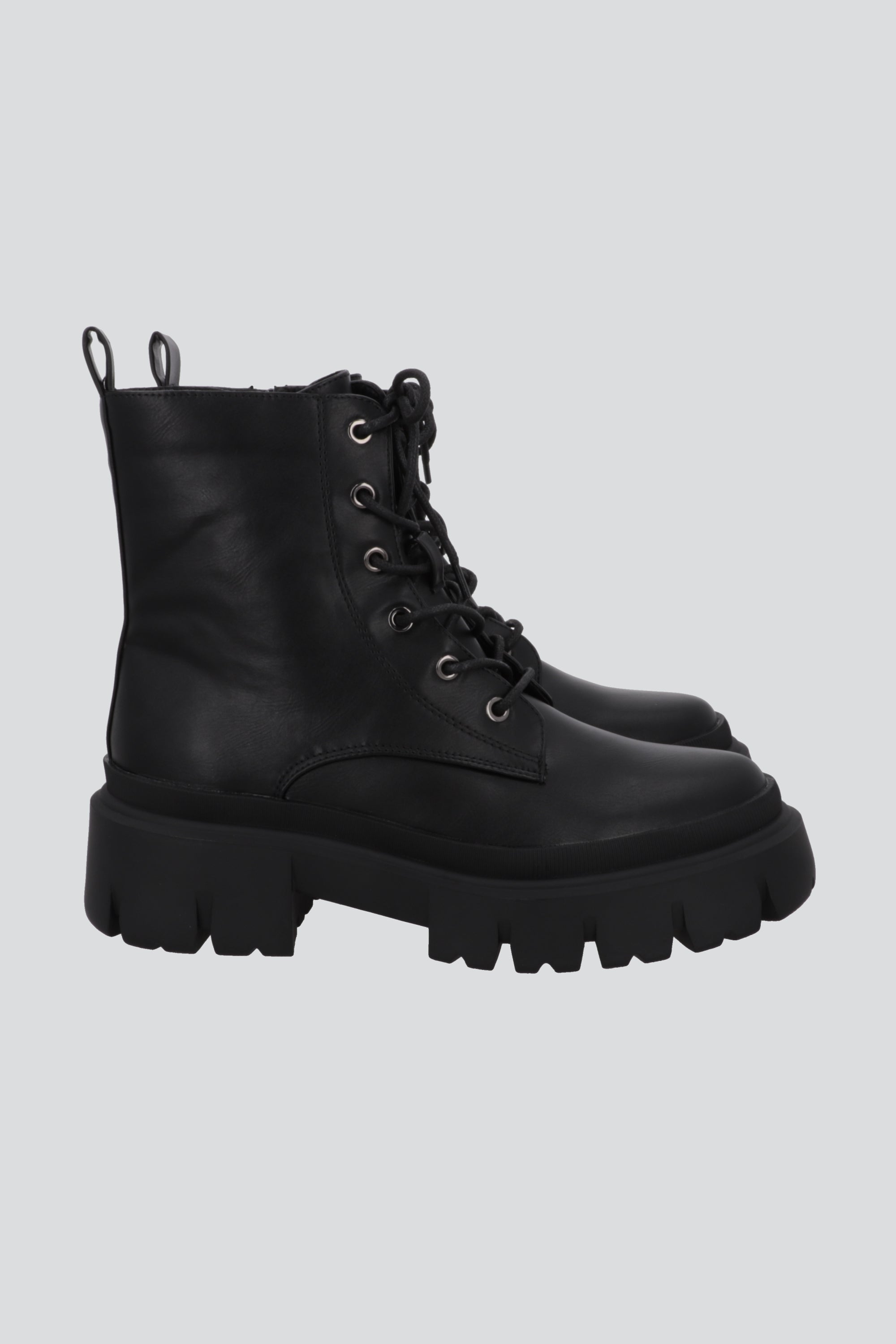 Botin combat sencillo agujetas NEGRO