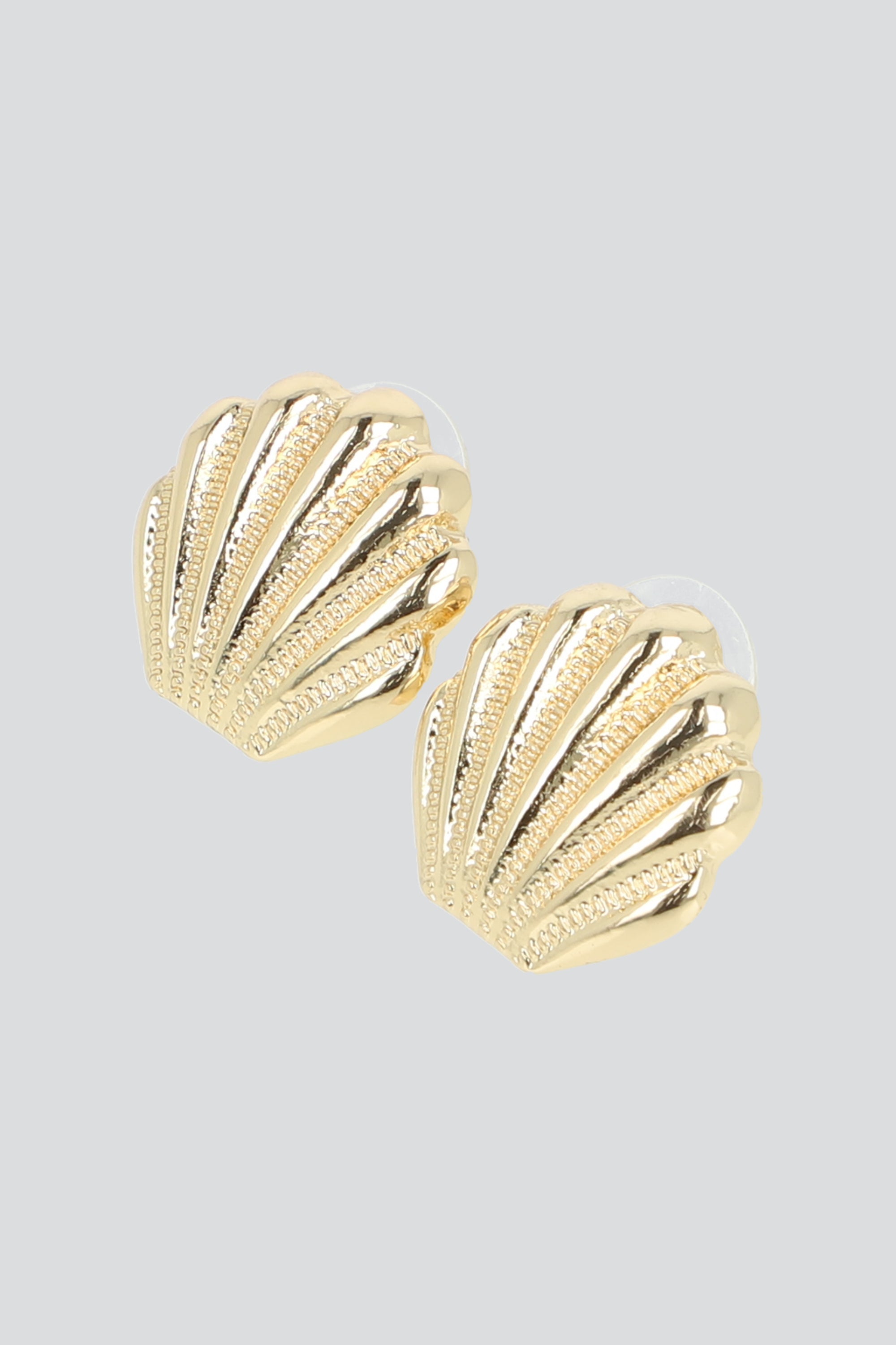 ARETES CONCHA CHICA ORO