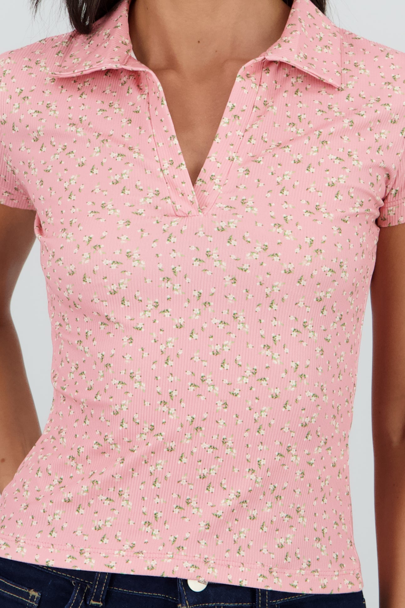 Blusa cuello polo estampado mini flores ROSA COMBO