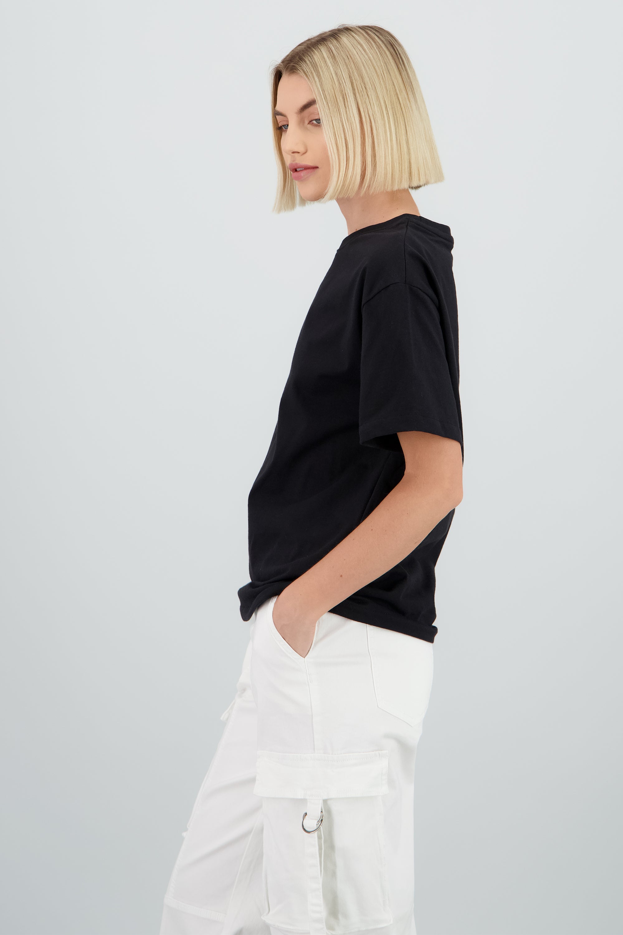 Playera oversize manga corta cuello redondo NEGRO