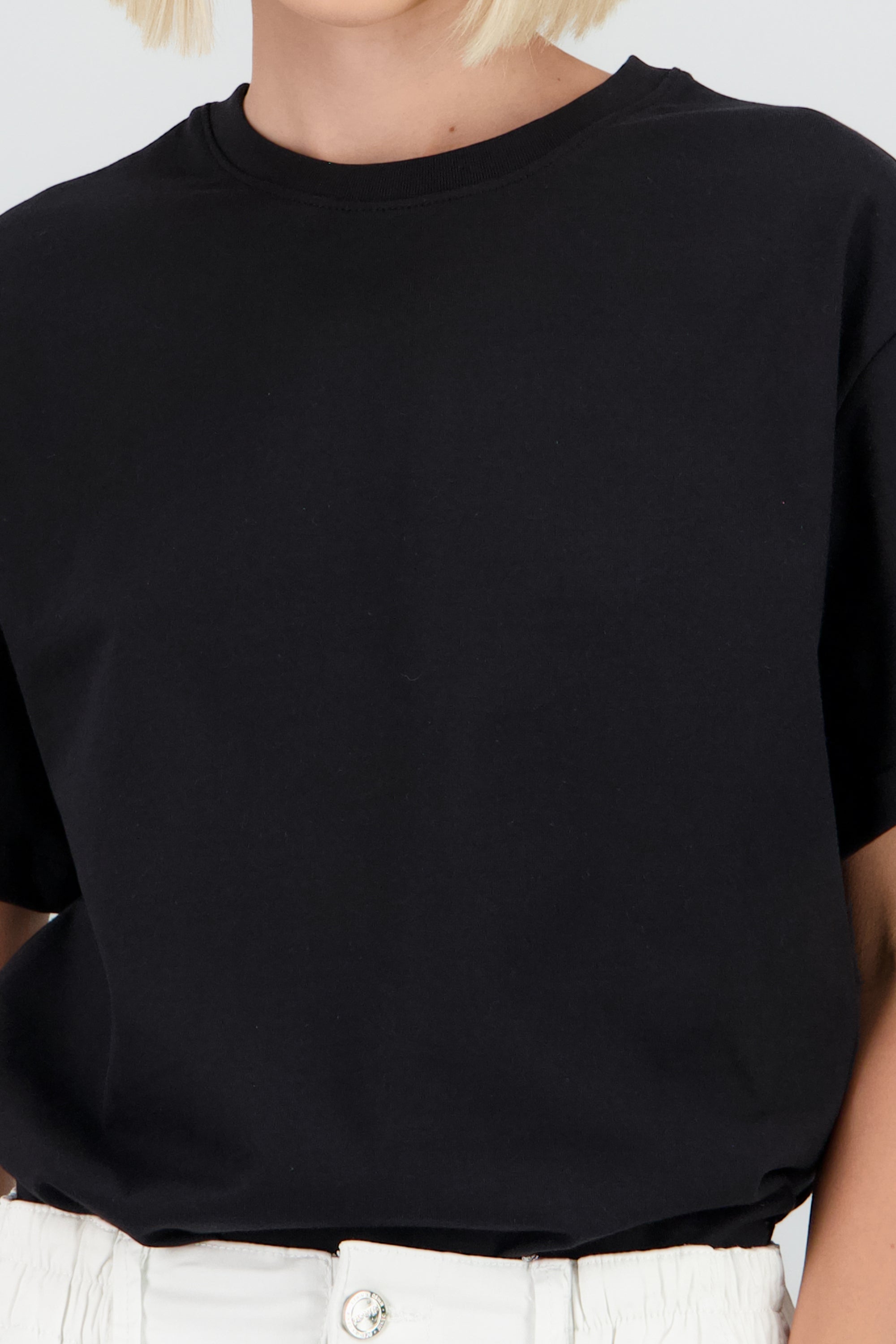 Playera oversize manga corta cuello redondo NEGRO