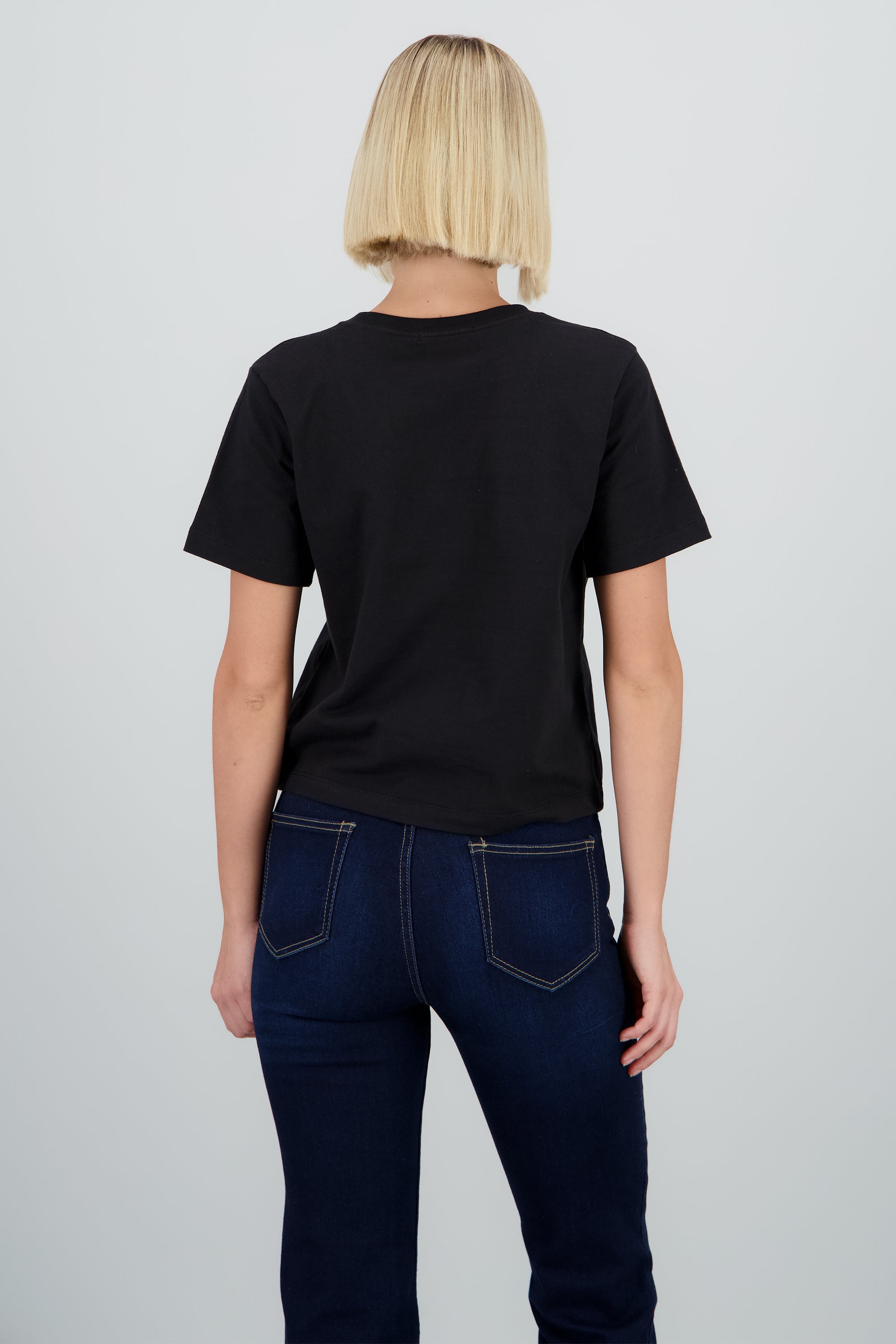 Playera cuello v manga corta lisa NEGRO