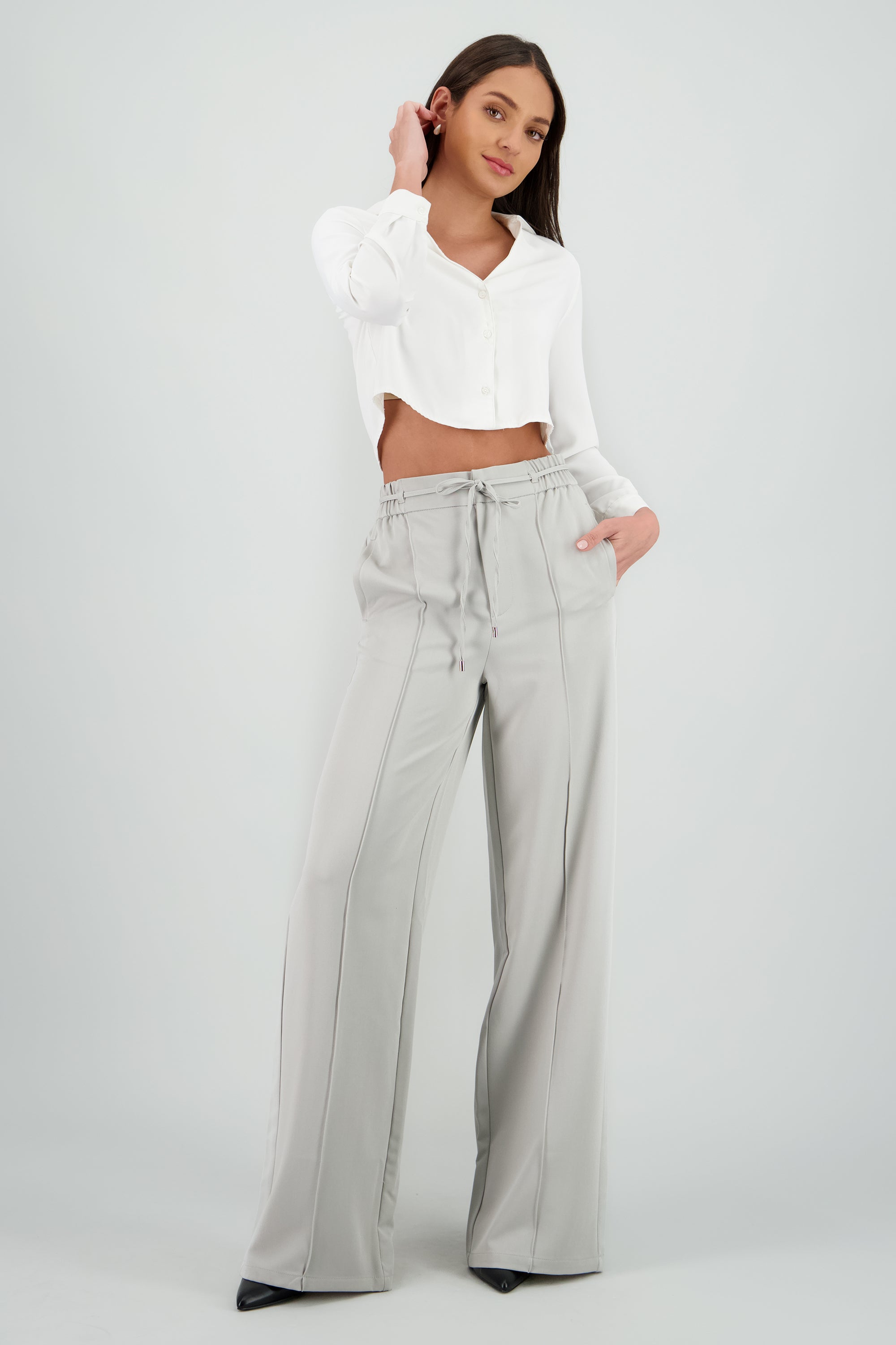 Pantalón ancho pinzas detalle jareta GRIS