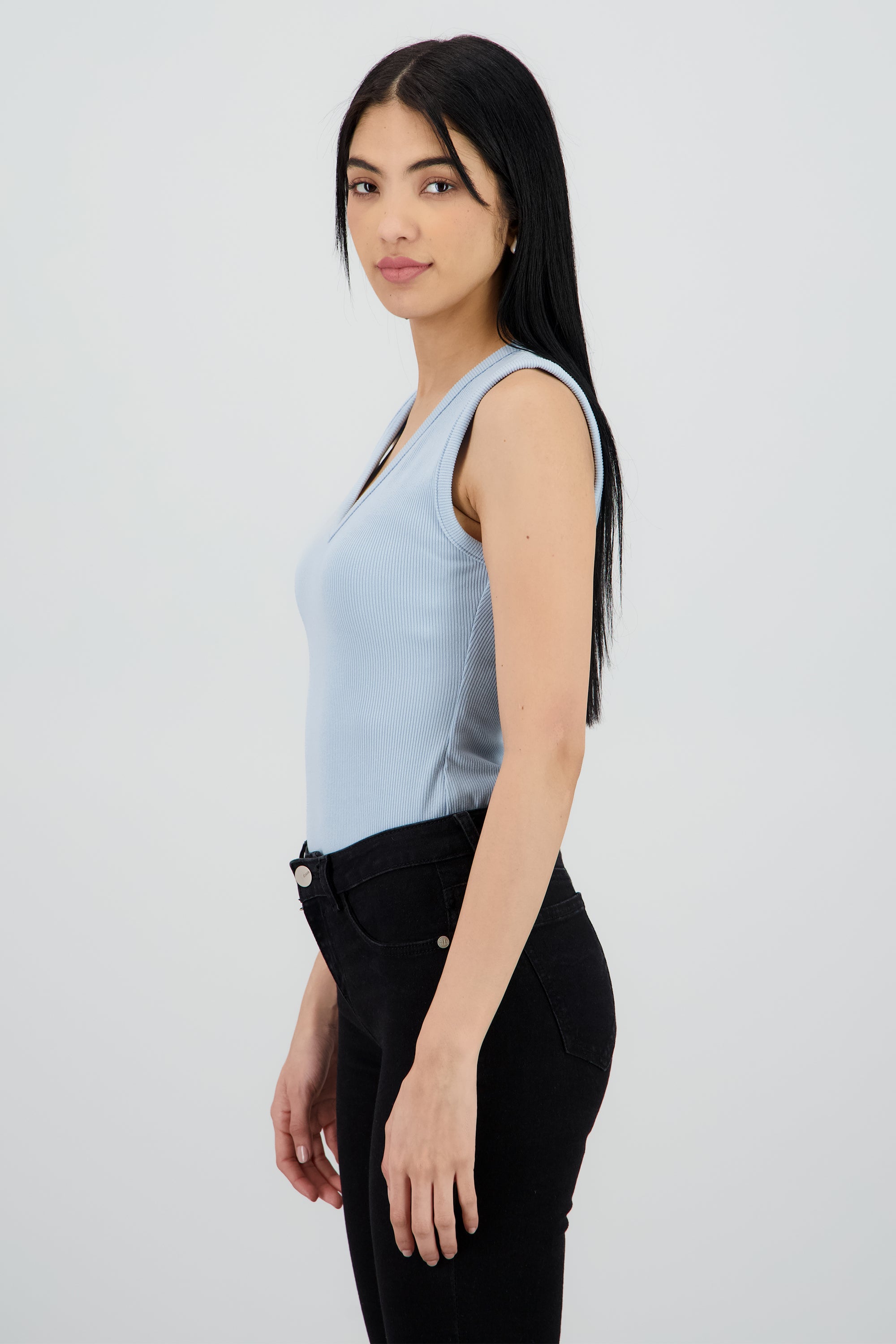 Bodysuit sin manga cuello v rib AZUL PASTEL