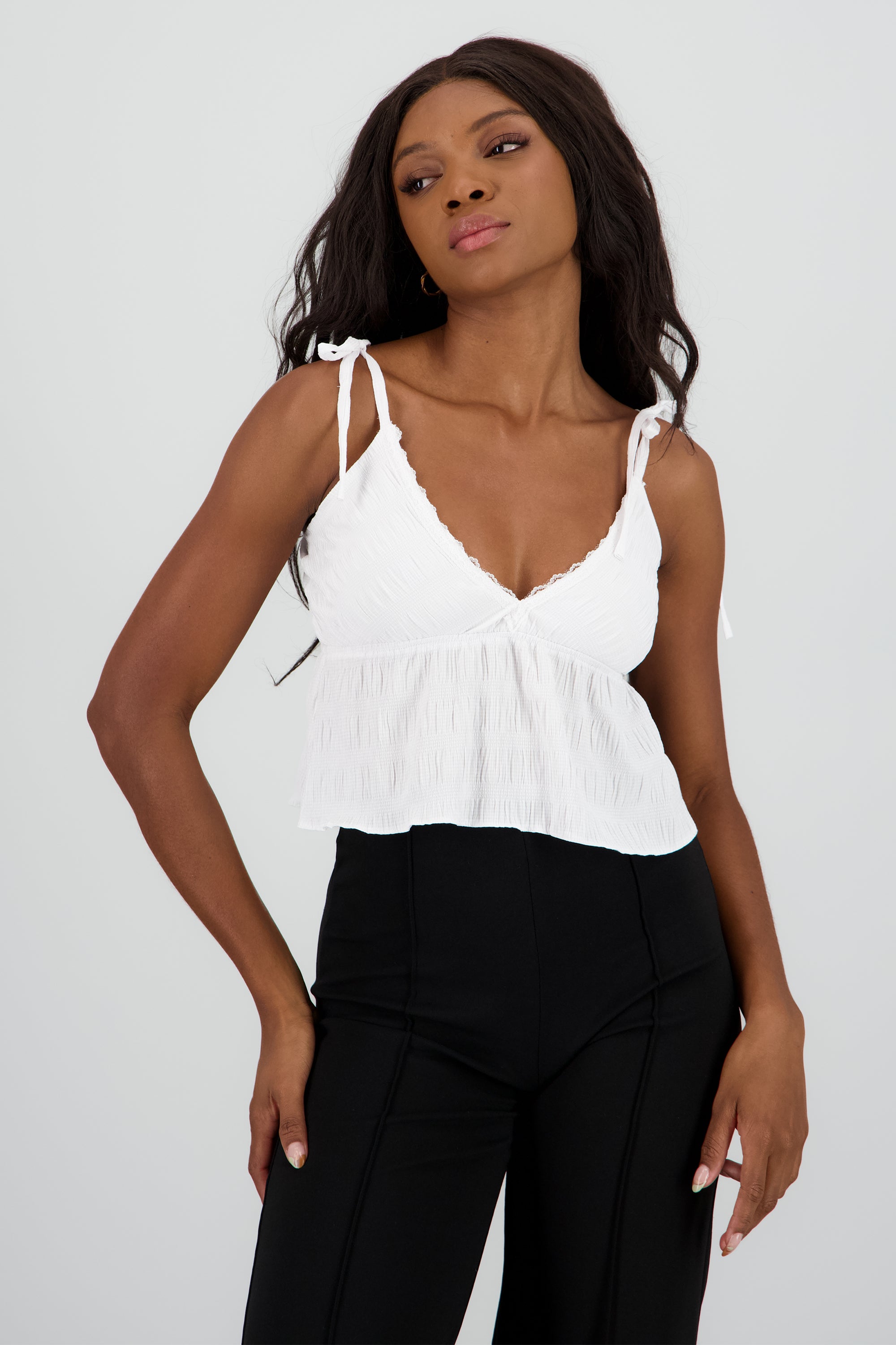 Blusa det escote con moños BLANCO