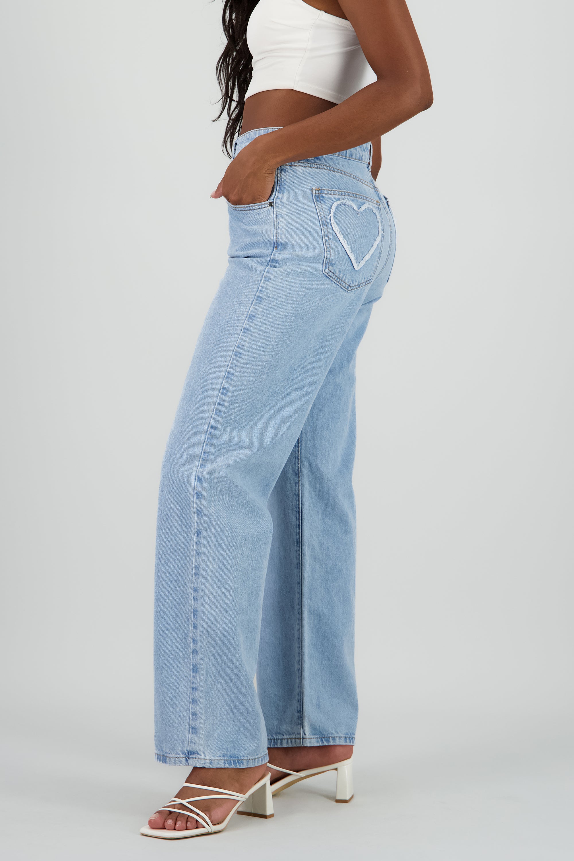 Jeans wid leg corazones tras LIGHT WASH