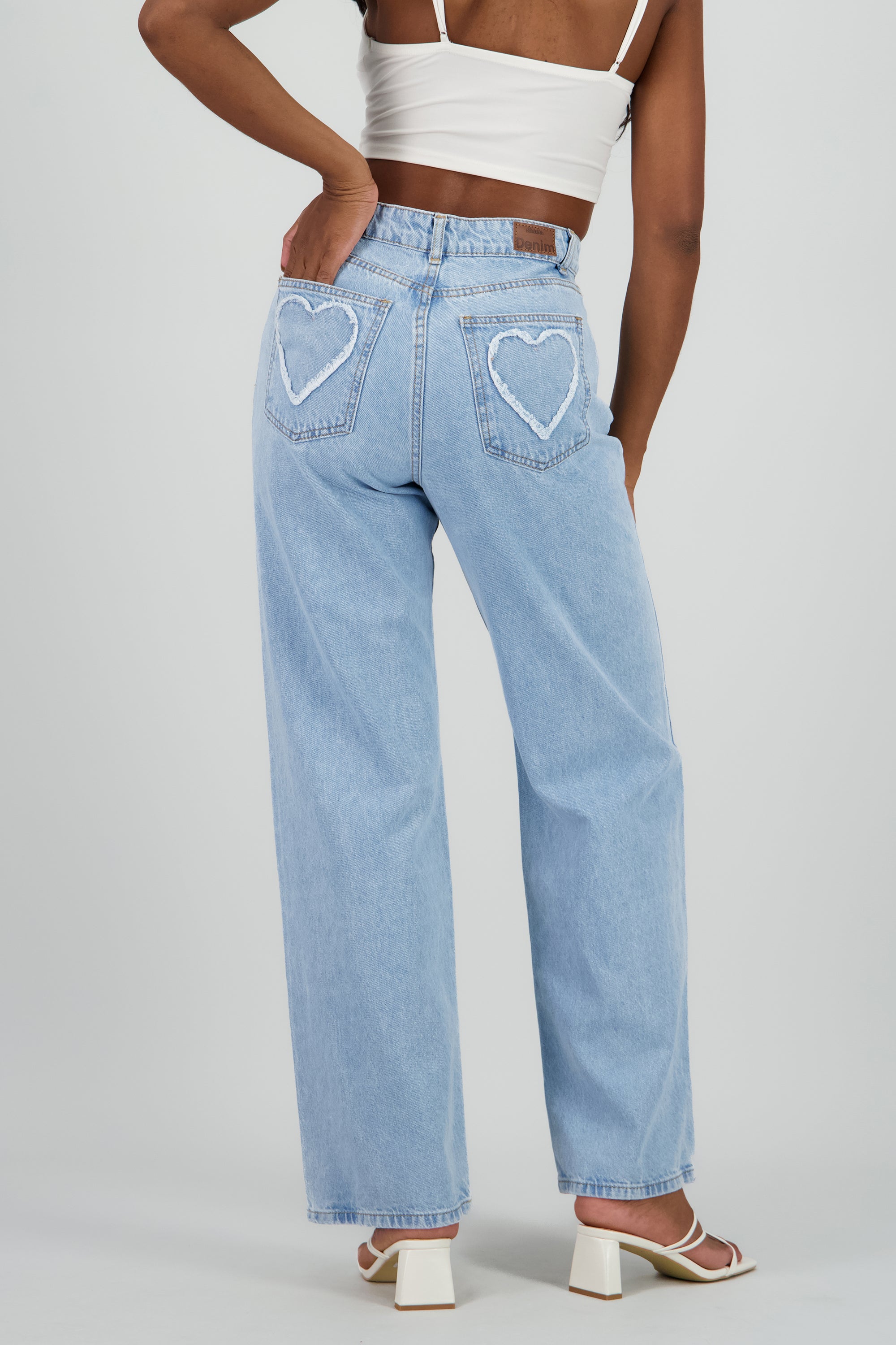 Jeans wid leg corazones tras LIGHT WASH