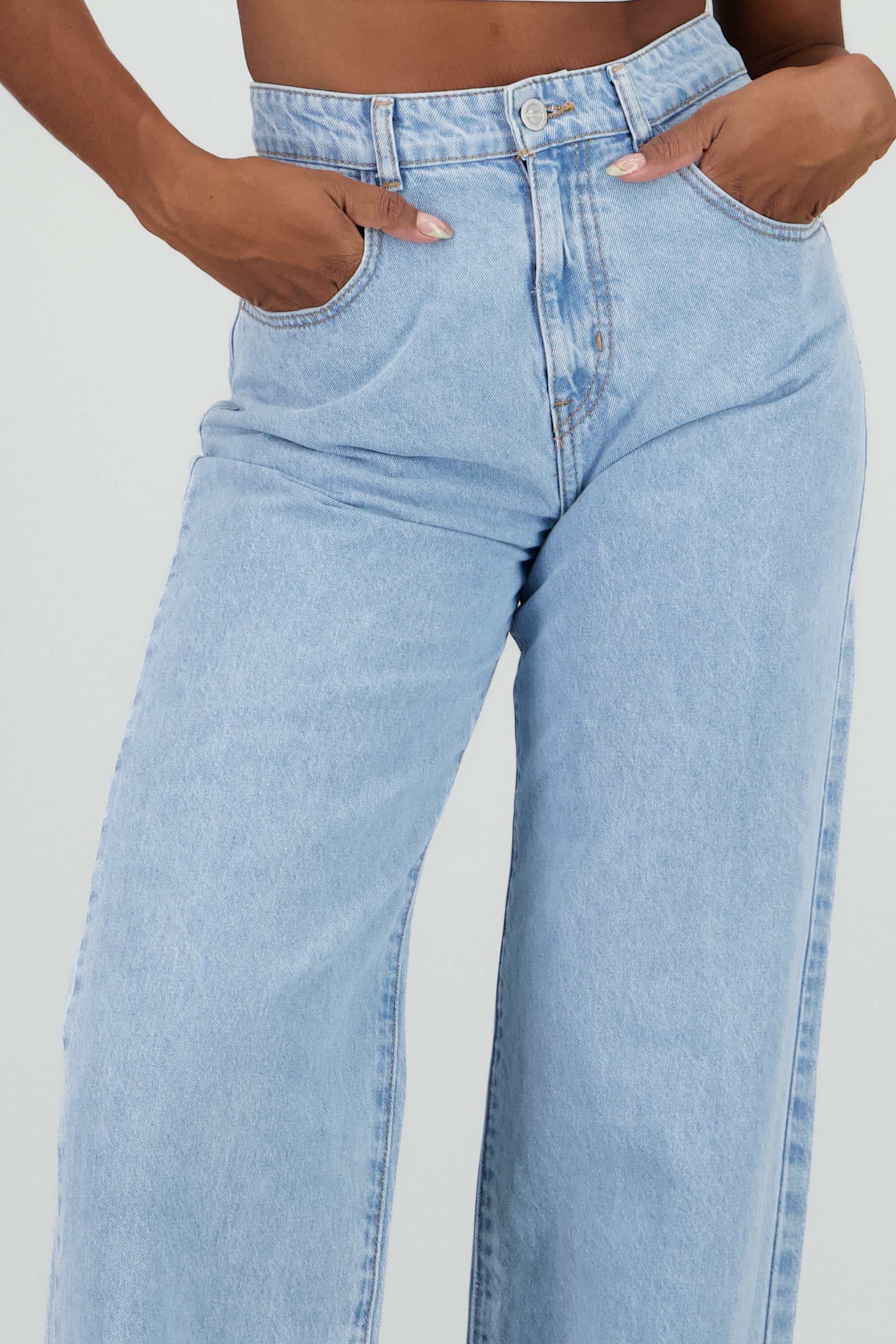 Jeans wid leg corazones tras LIGHT WASH