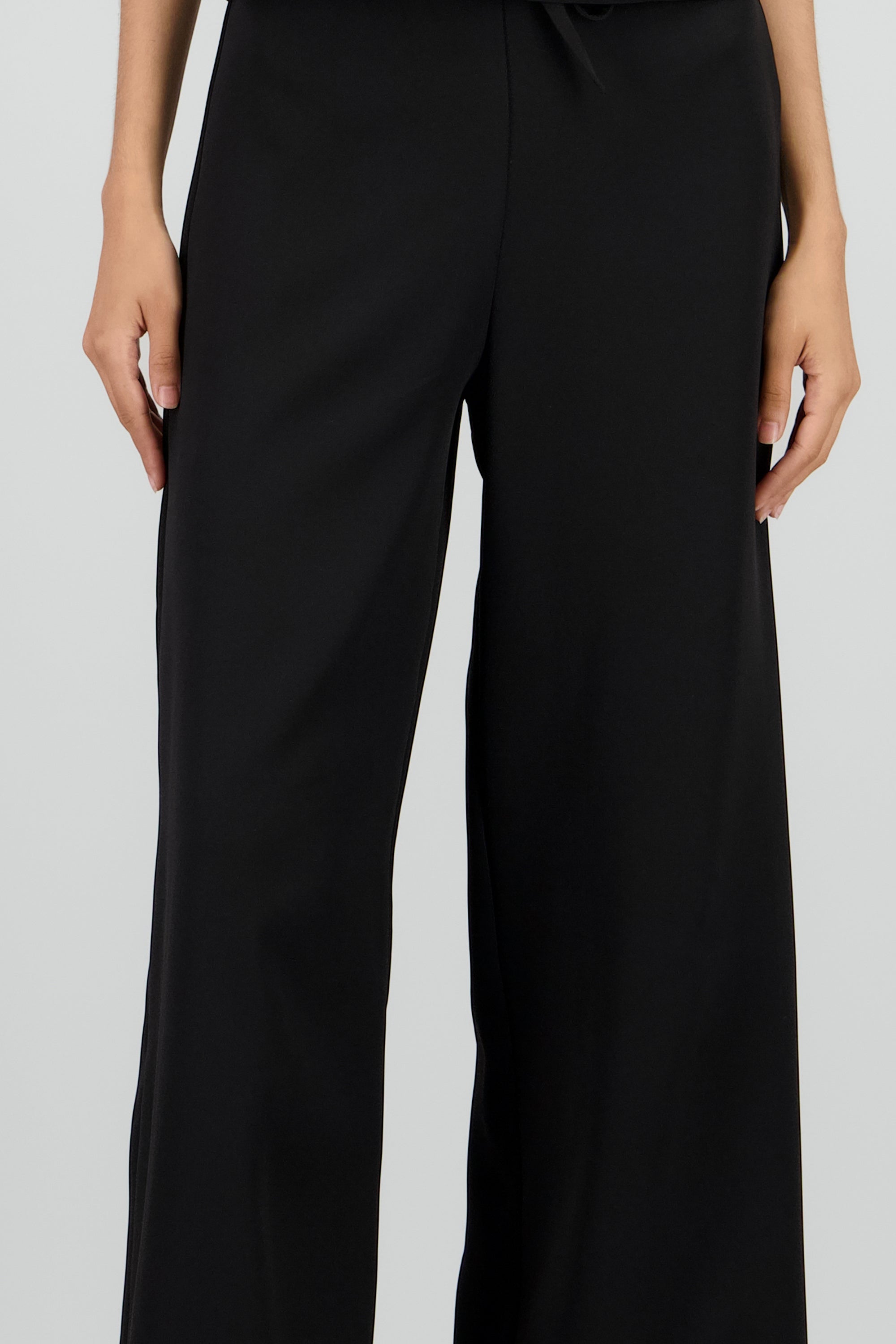 Pantalon amplio detalle laso NEGRO